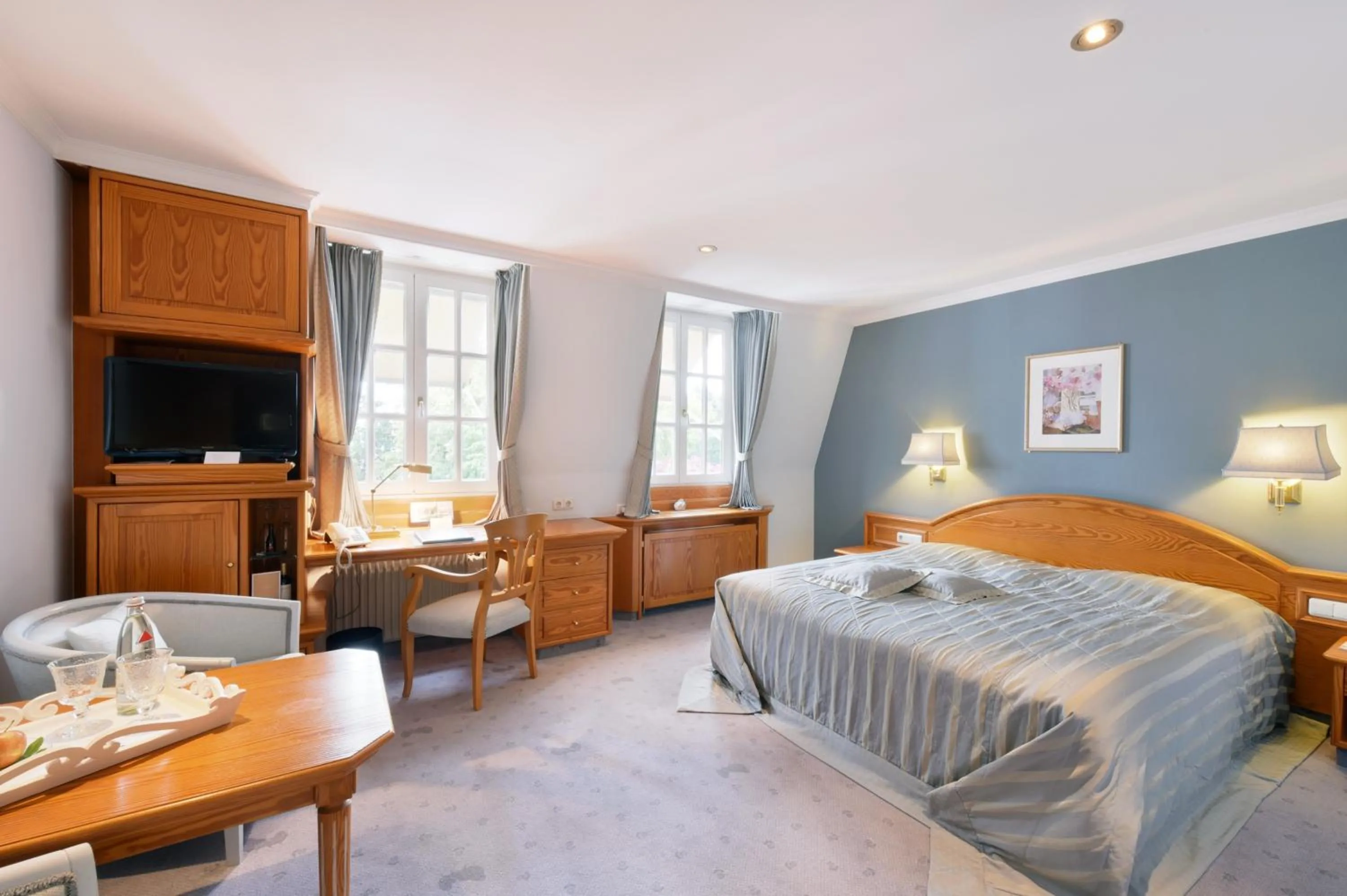 Photo of the whole room, Bed in Hotel Landhaus Wachtelhof