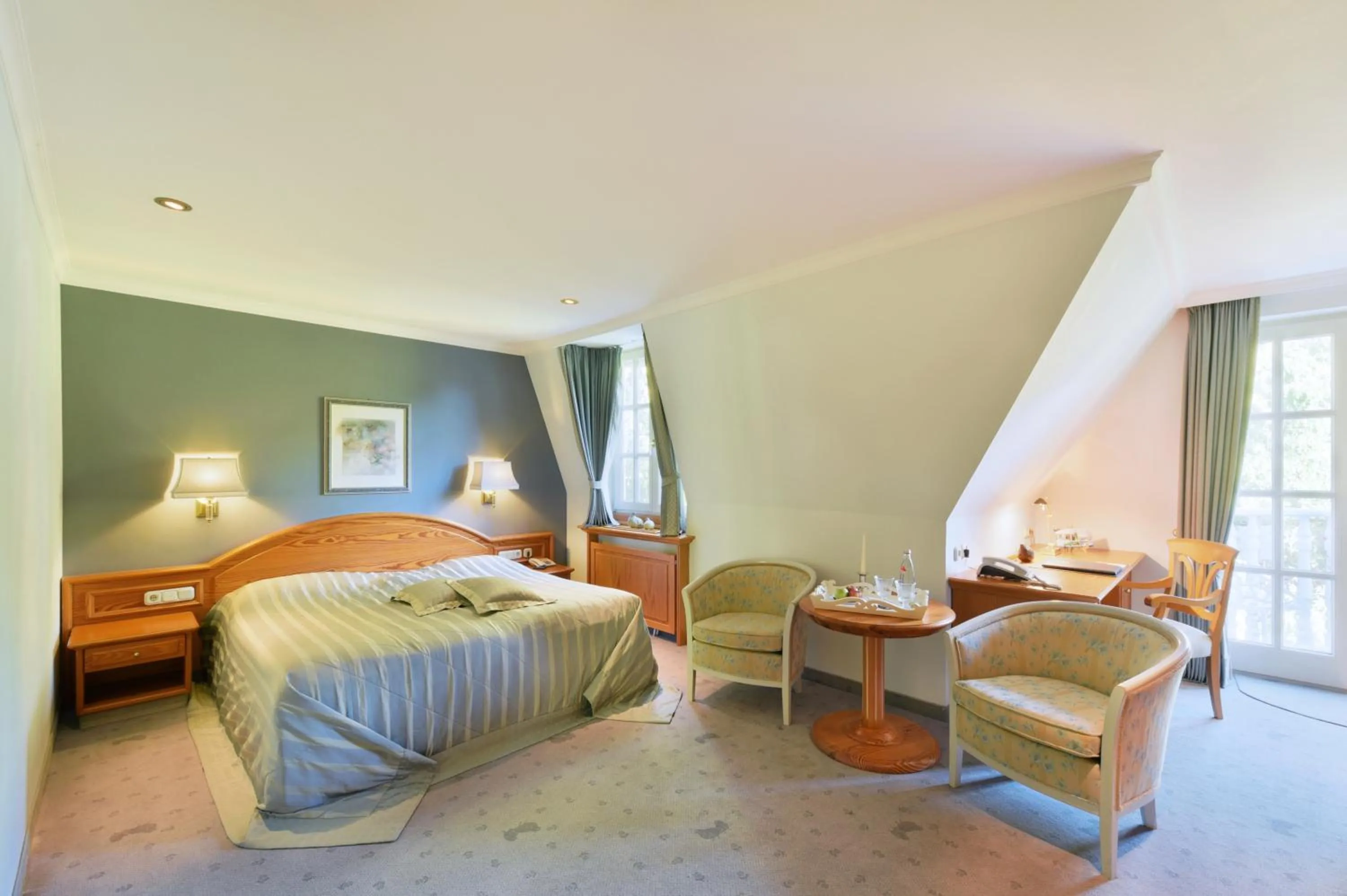 Photo of the whole room, Bed in Hotel Landhaus Wachtelhof