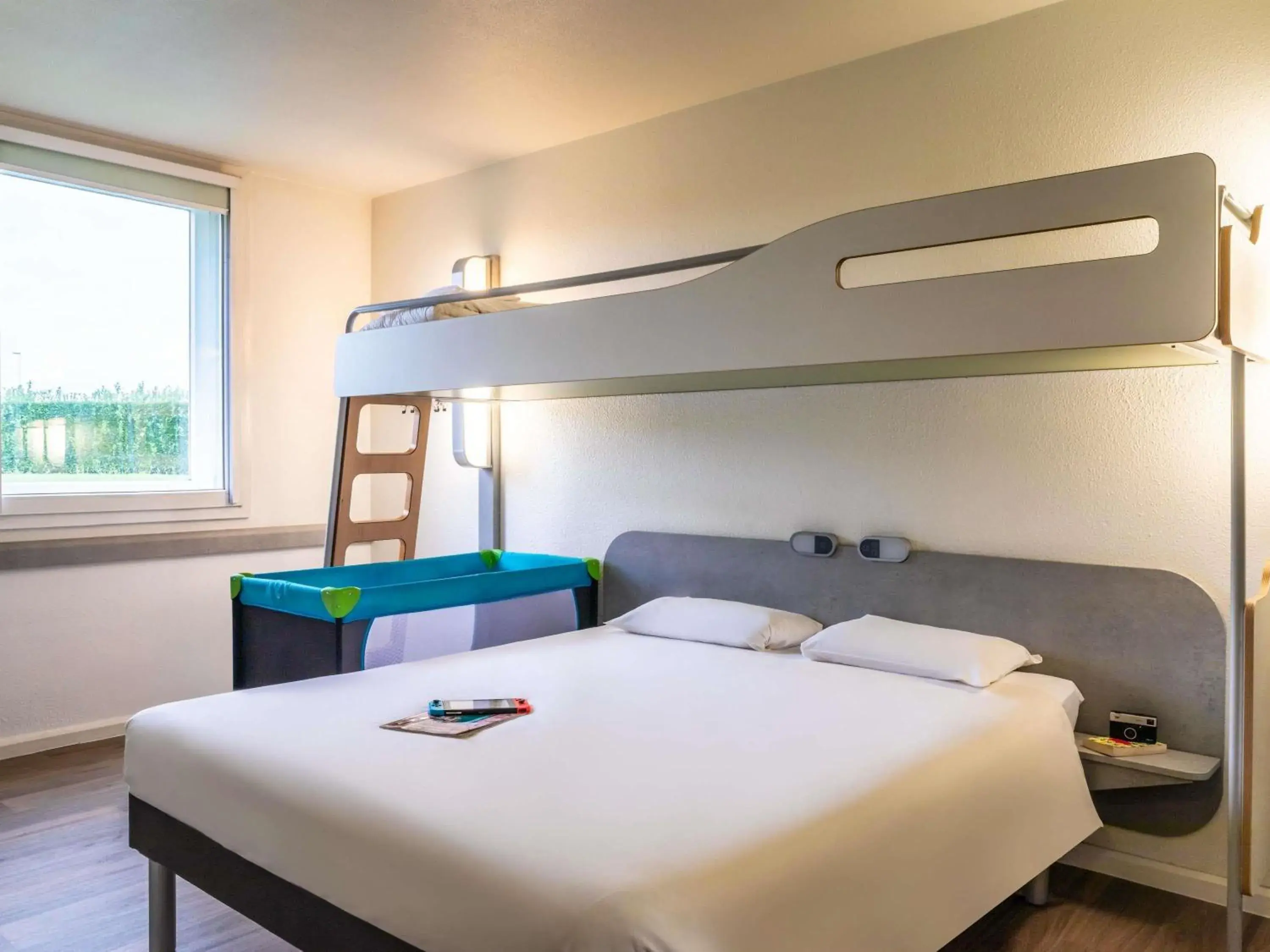Triple Room in ibis budget Roissy CDG Paris Nord 2 Triple Room in ibis budget Roissy CDG Paris Nord 2