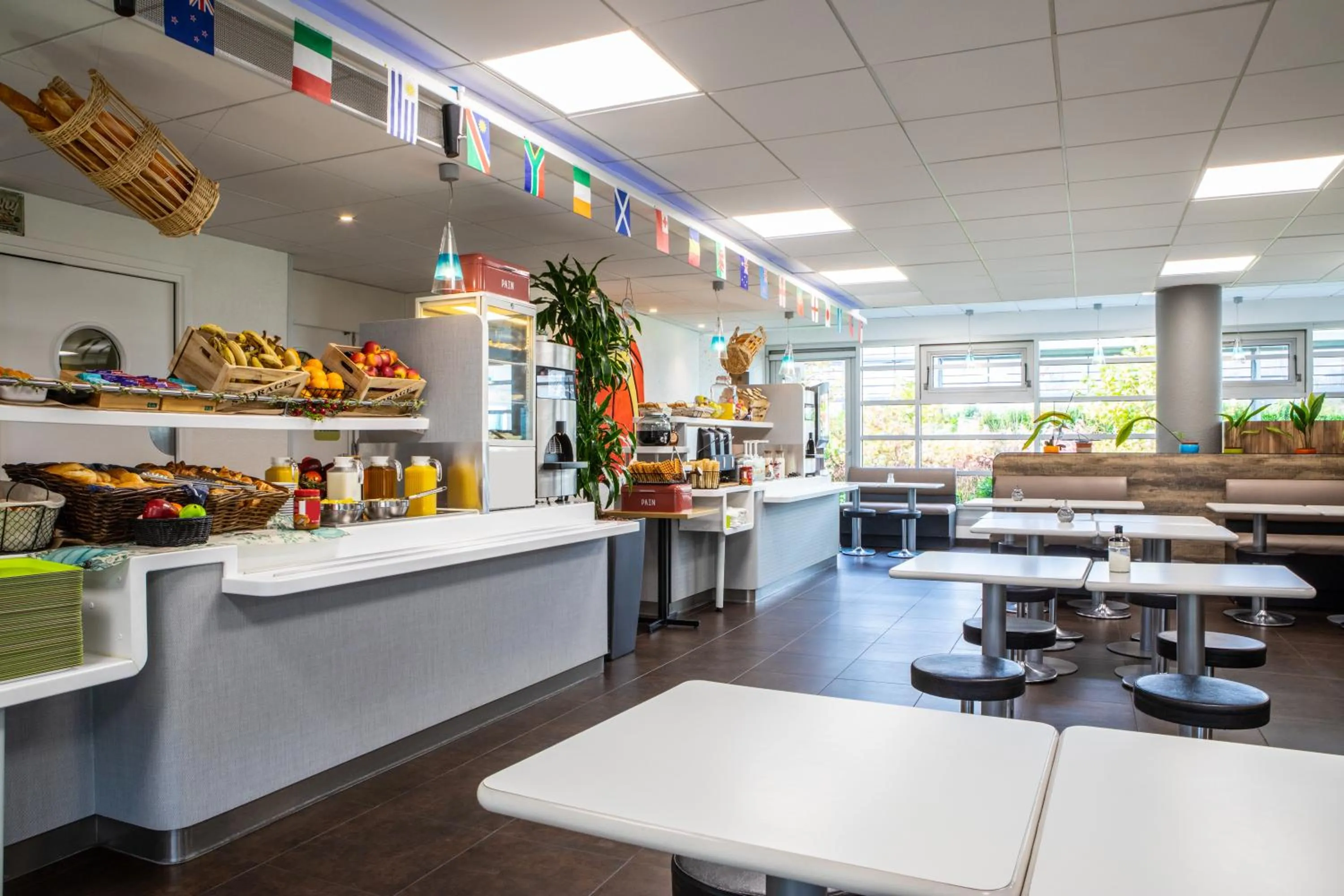 Food and drinks in ibis budget Roissy CDG Paris Nord 2