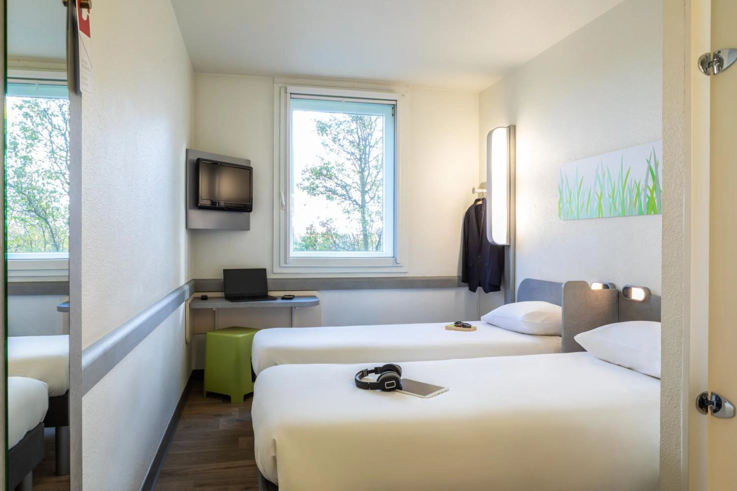 Photo of the whole room, Bed in ibis budget Roissy CDG Paris Nord 2