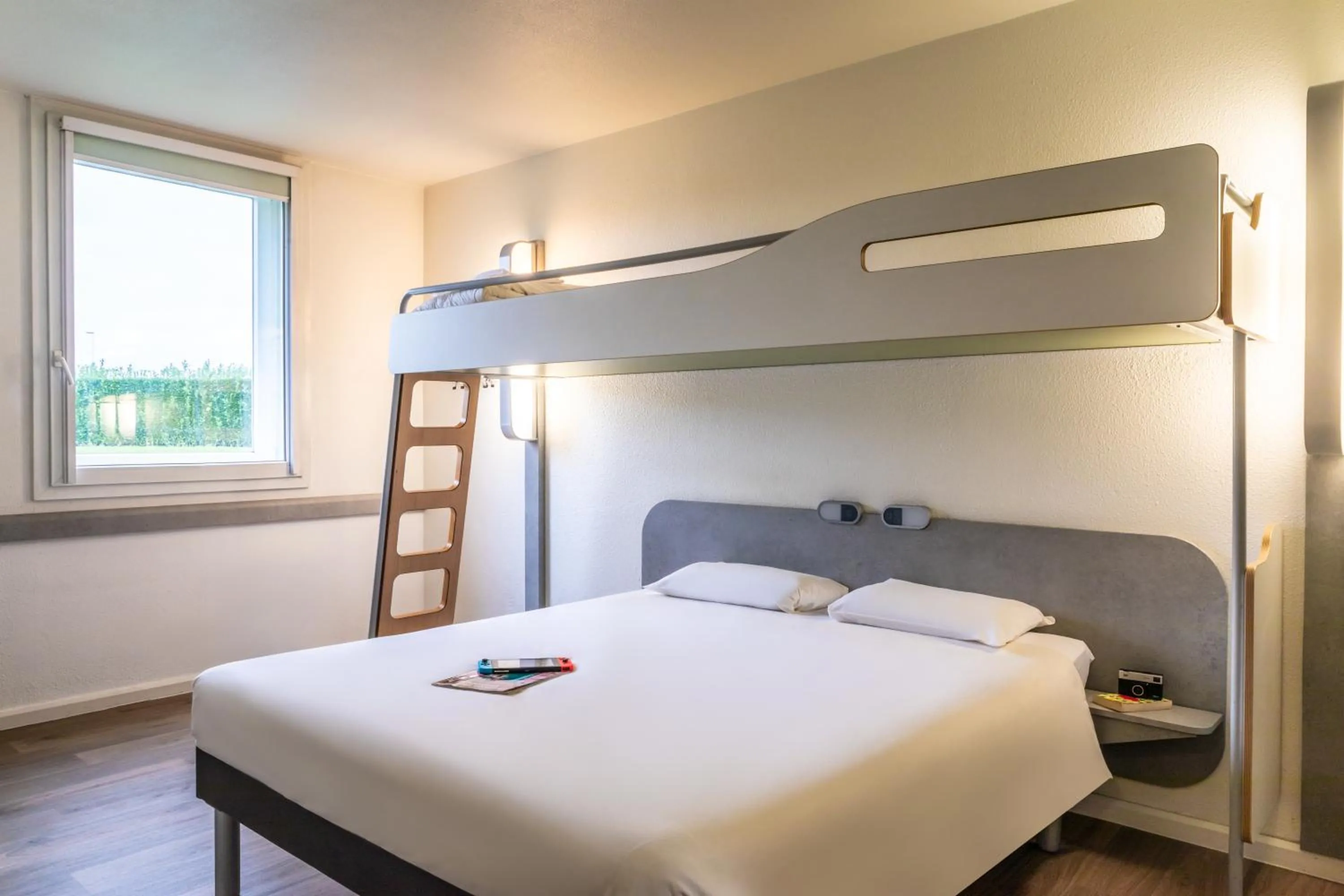 Photo of the whole room, Bed in ibis budget Roissy CDG Paris Nord 2