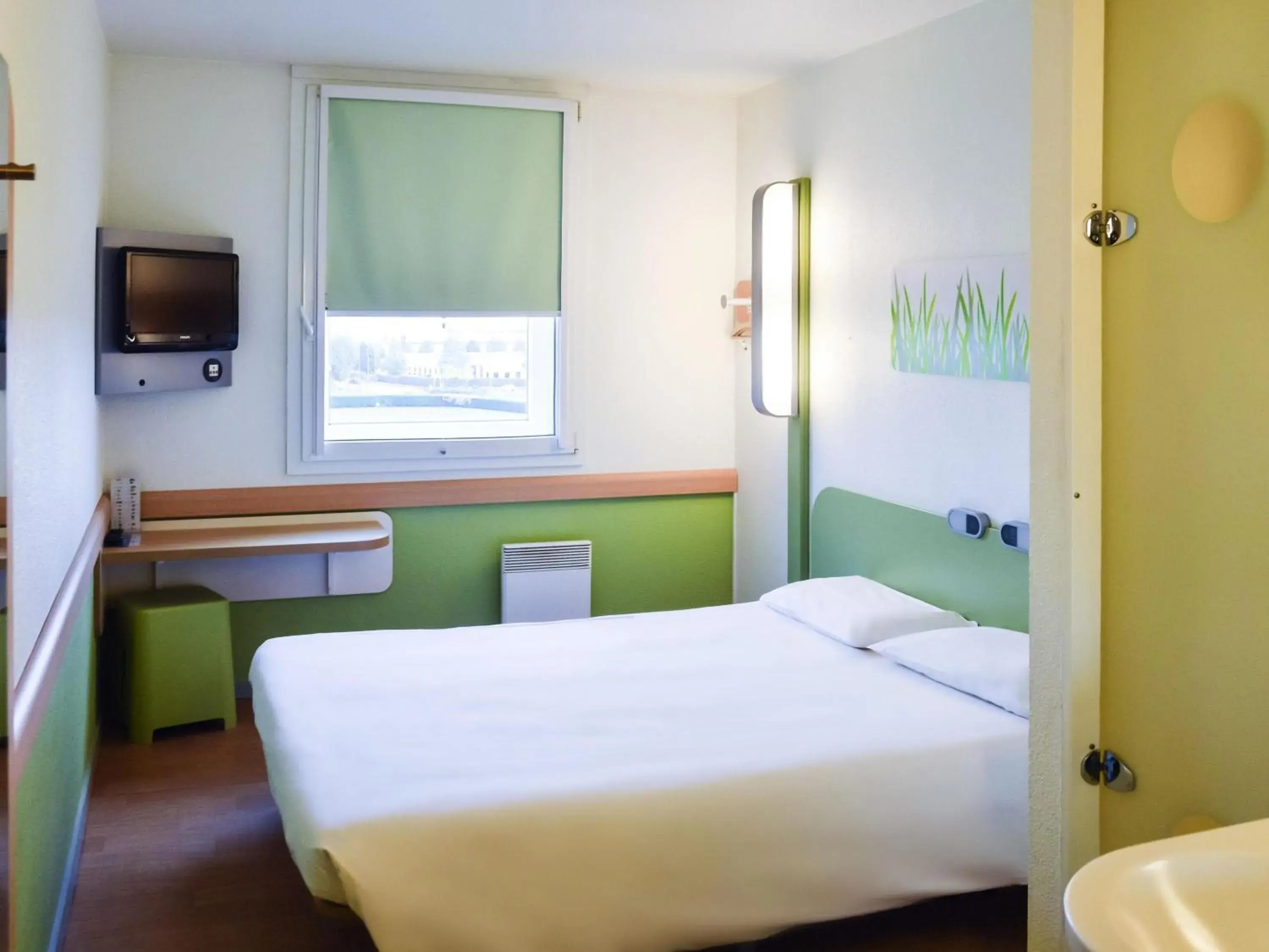 Bedroom, Bed in ibis budget Roissy CDG Paris Nord 2 Bedroom, Bed in ibis budget Roissy CDG Paris Nord 2
