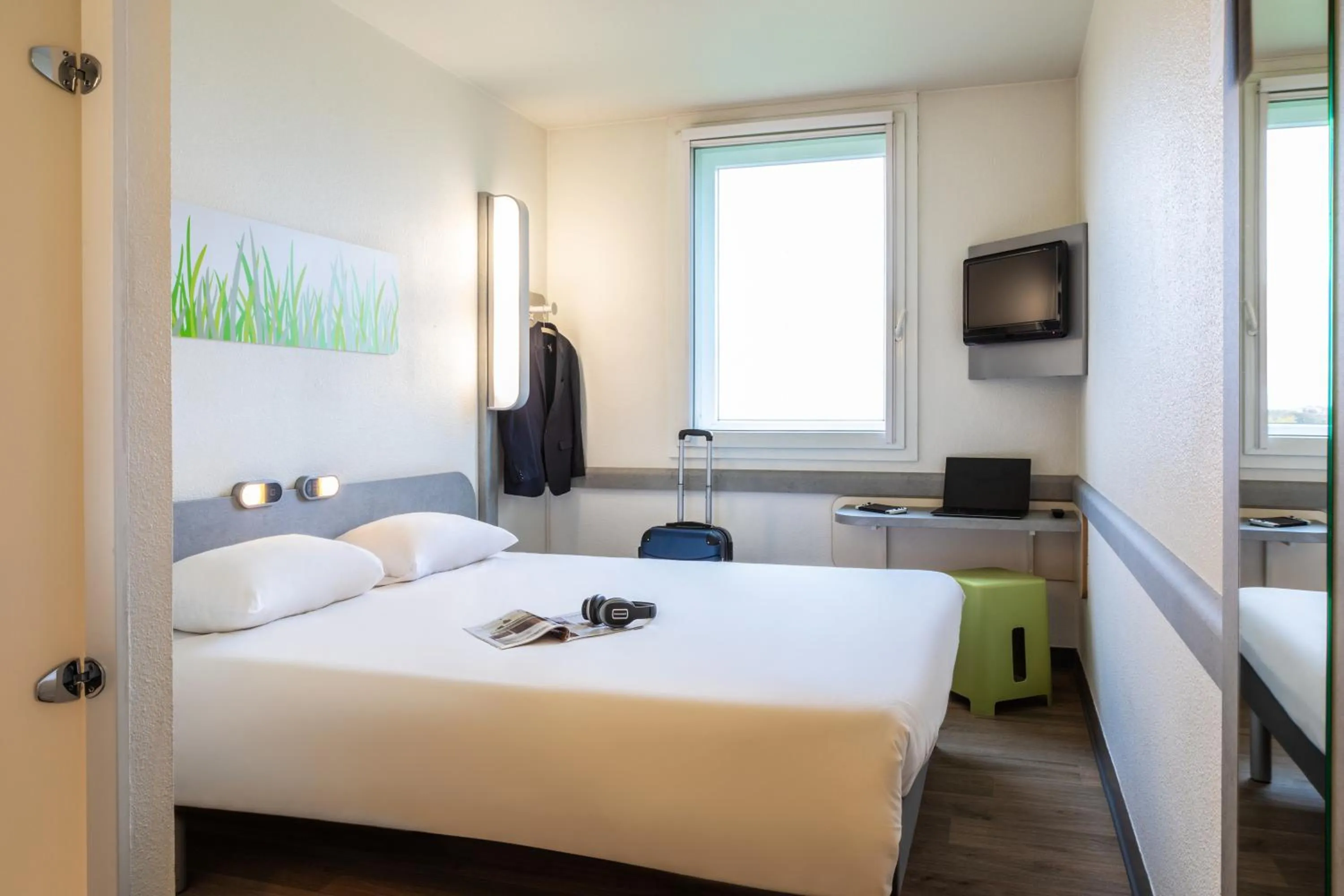 Photo of the whole room, Bed in ibis budget Roissy CDG Paris Nord 2