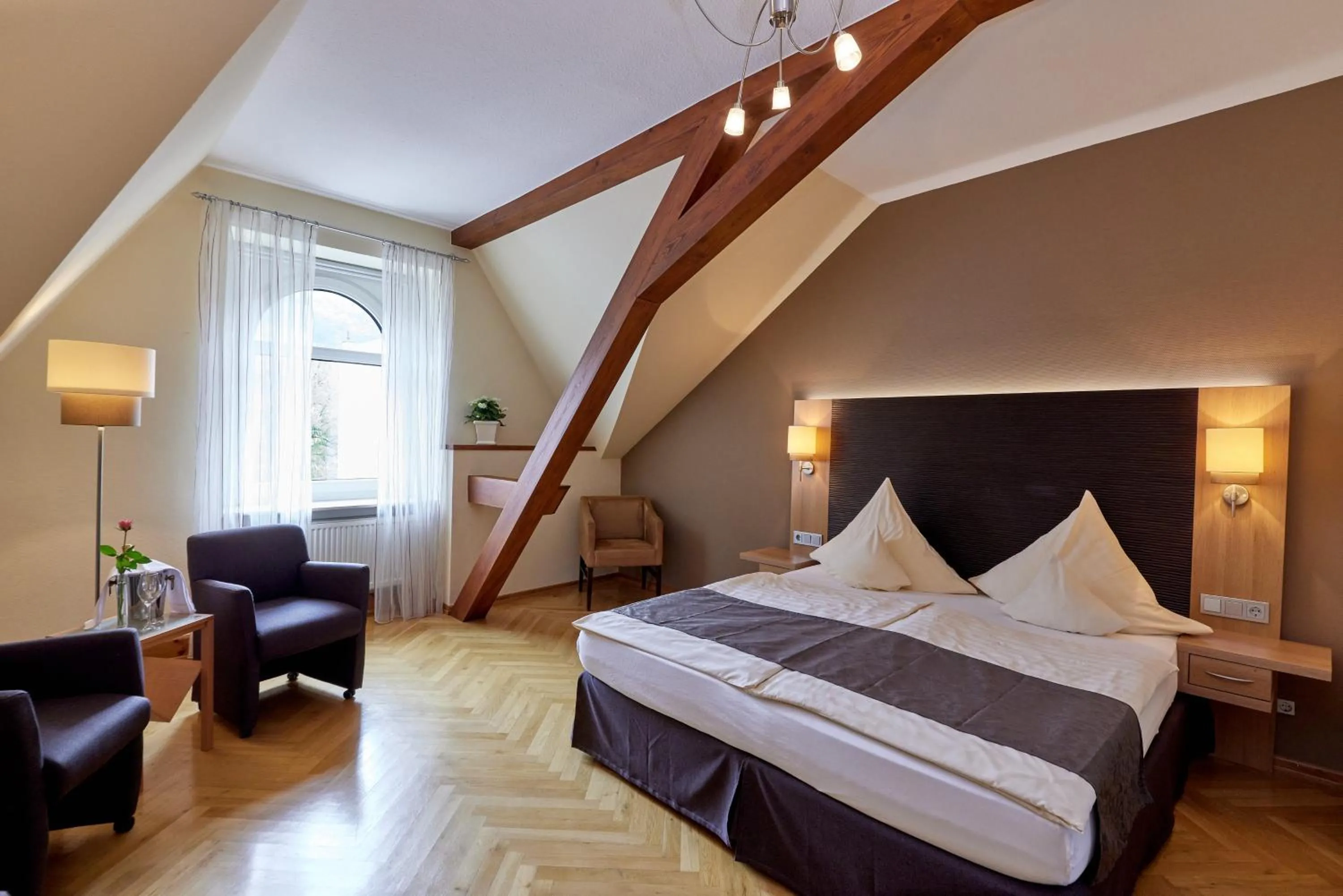 Photo of the whole room, Bed in Hotel Sankt Maximilian "inklusive Parkplatz"
