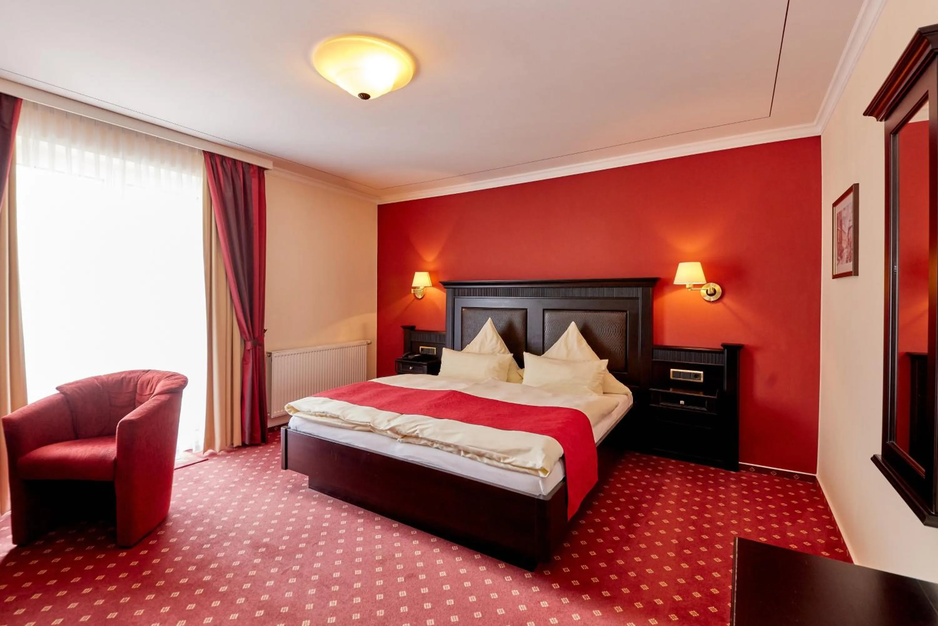 Photo of the whole room, Bed in Hotel Sankt Maximilian "inklusive Parkplatz"