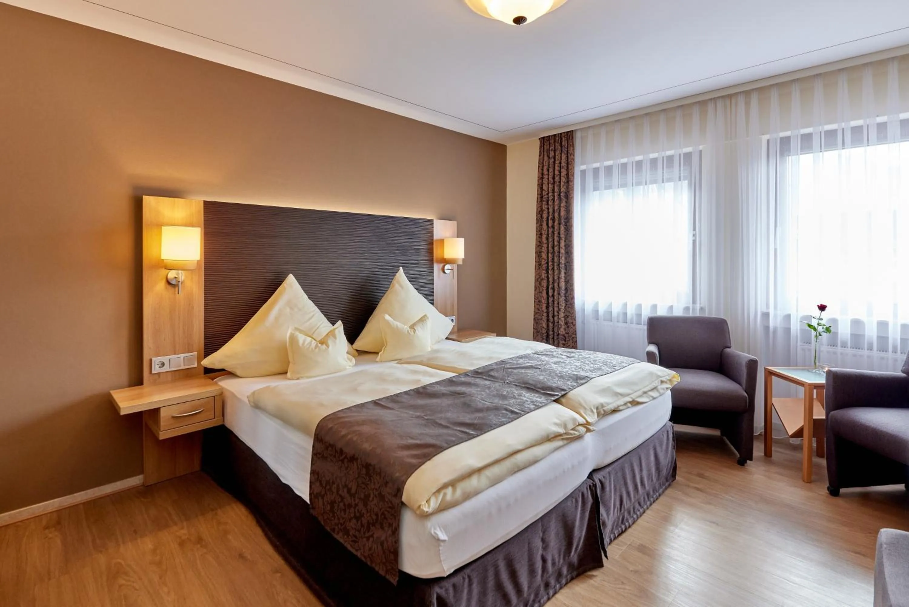 Photo of the whole room, Bed in Hotel Sankt Maximilian "inklusive Parkplatz"