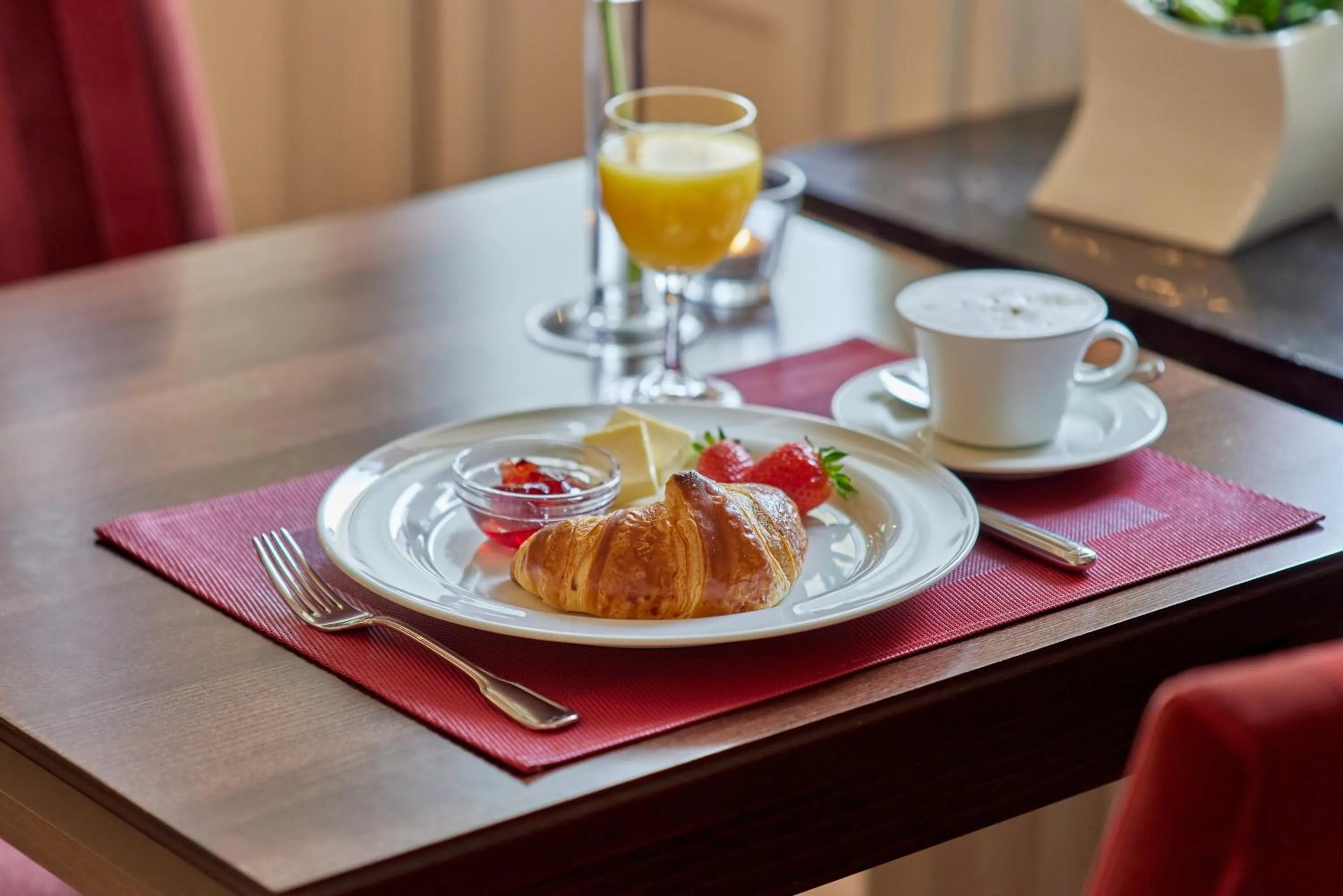 Breakfast in Hotel Sankt Maximilian "inklusive Parkplatz"