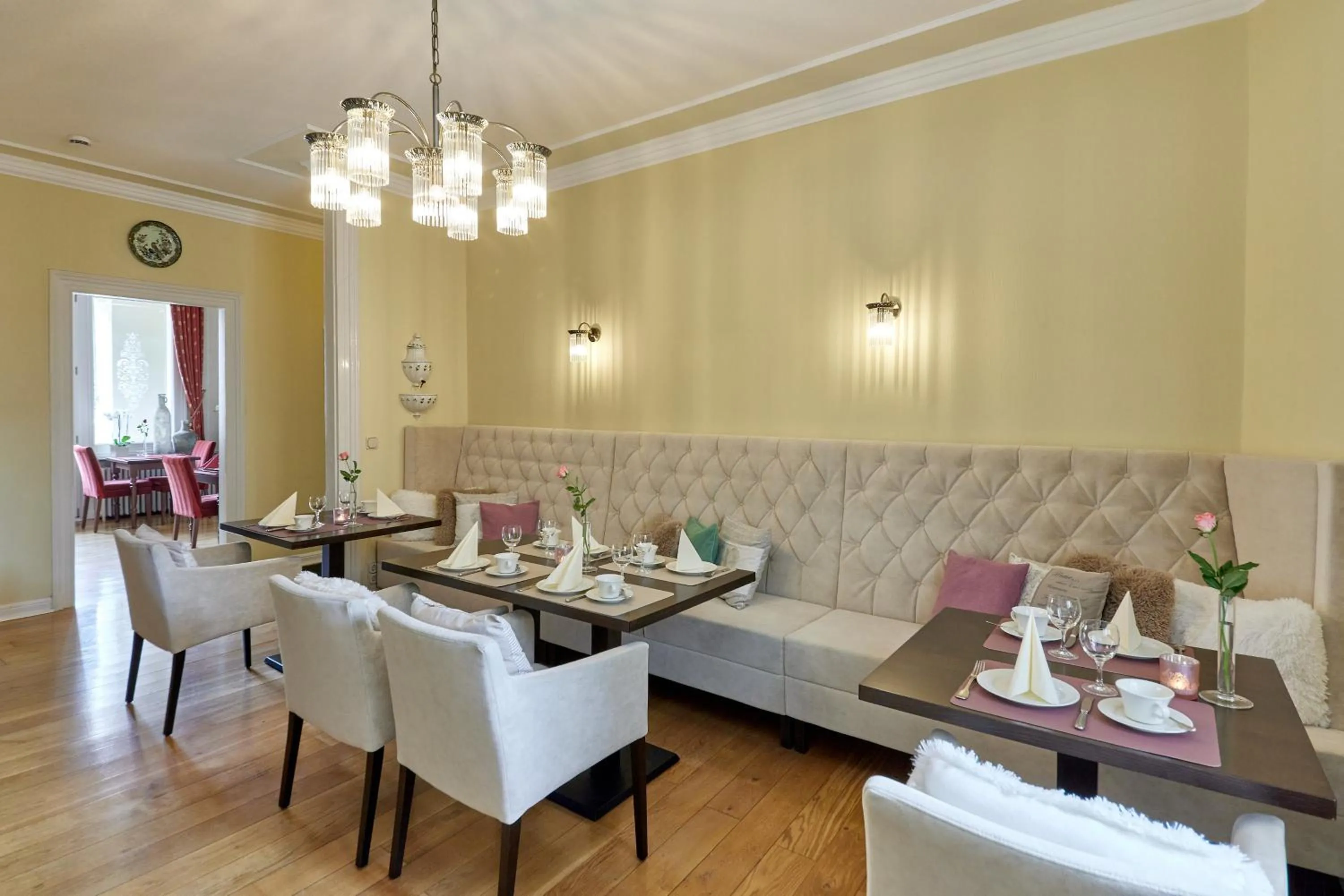Breakfast in Hotel Sankt Maximilian "inklusive Parkplatz"