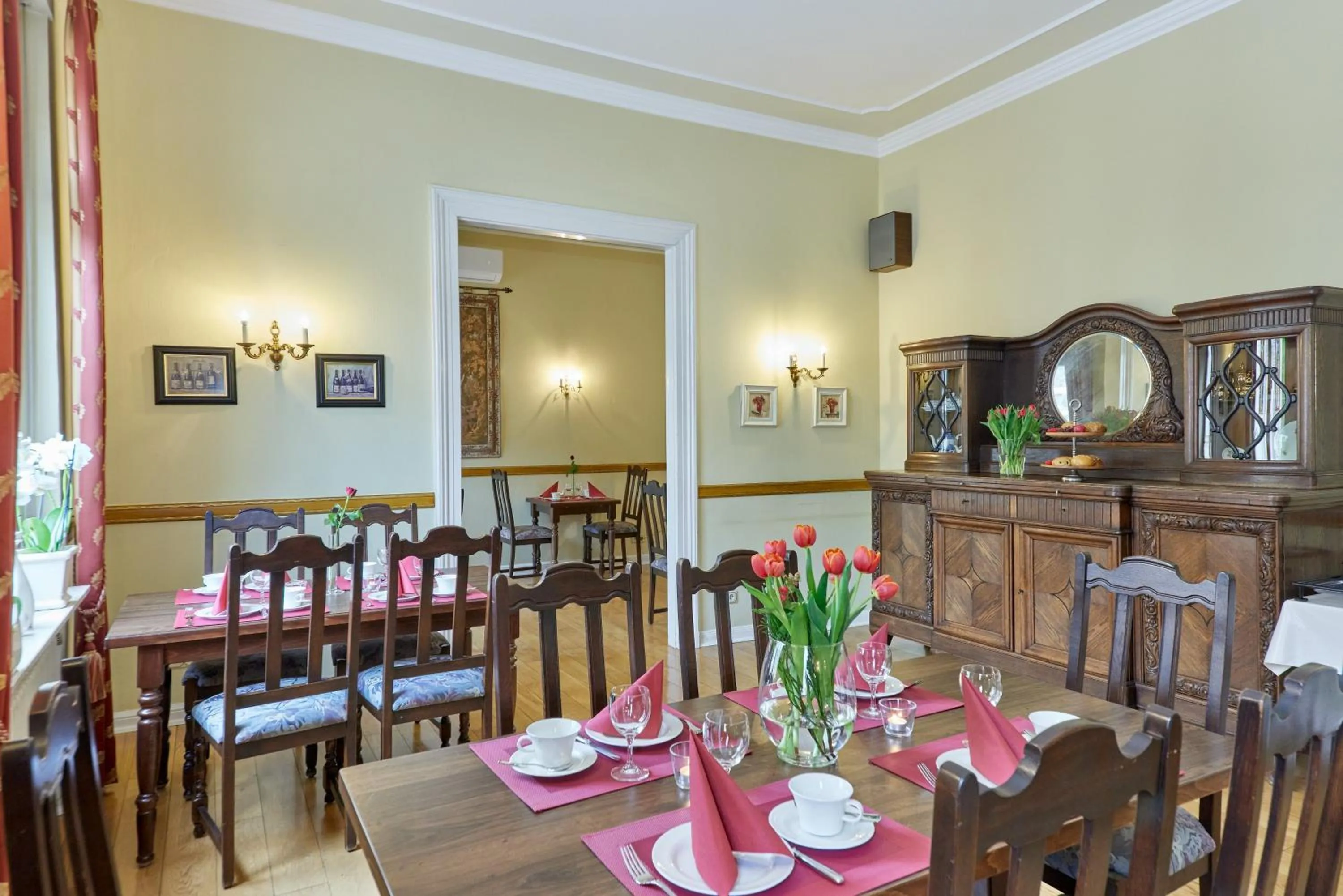 Breakfast in Hotel Sankt Maximilian "inklusive Parkplatz"