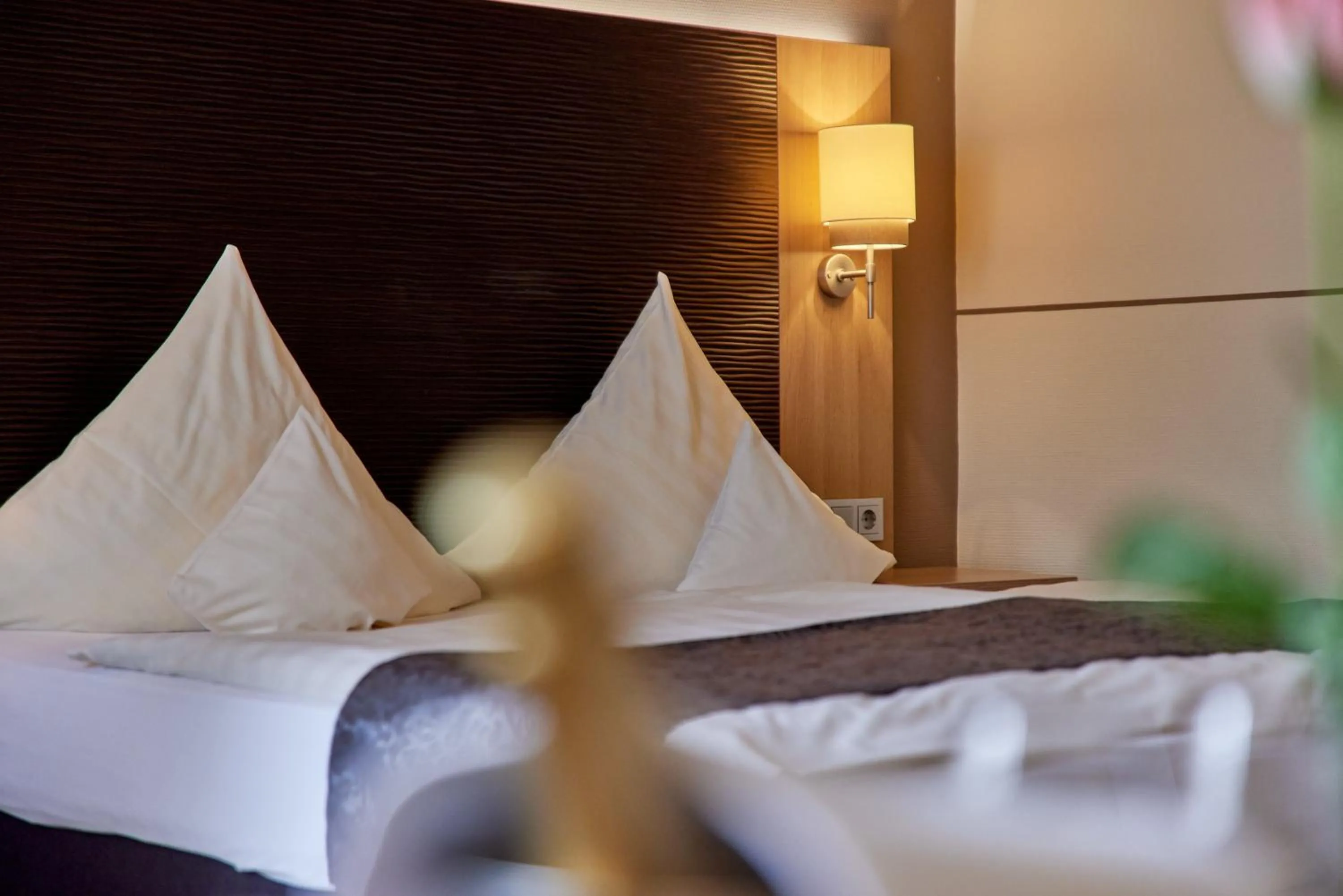Staff, Bed in Hotel Sankt Maximilian "inklusive Parkplatz"