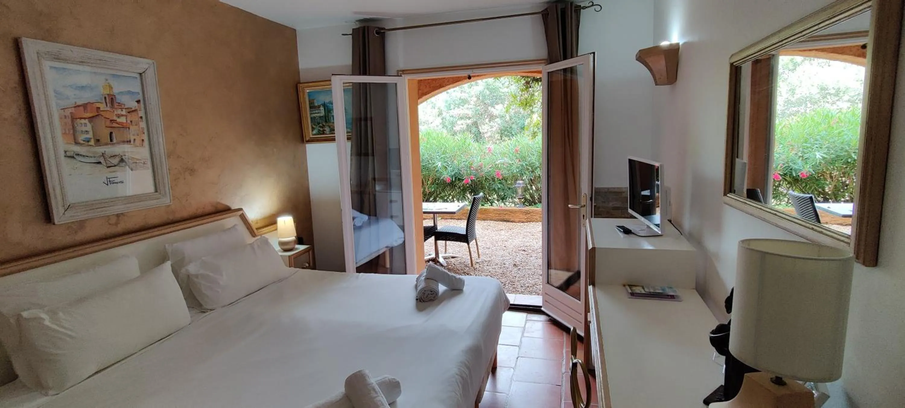 View (from property/room) in Athénopolis