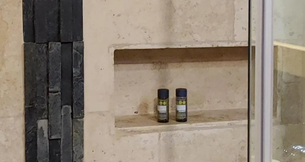 Shower in Athénopolis