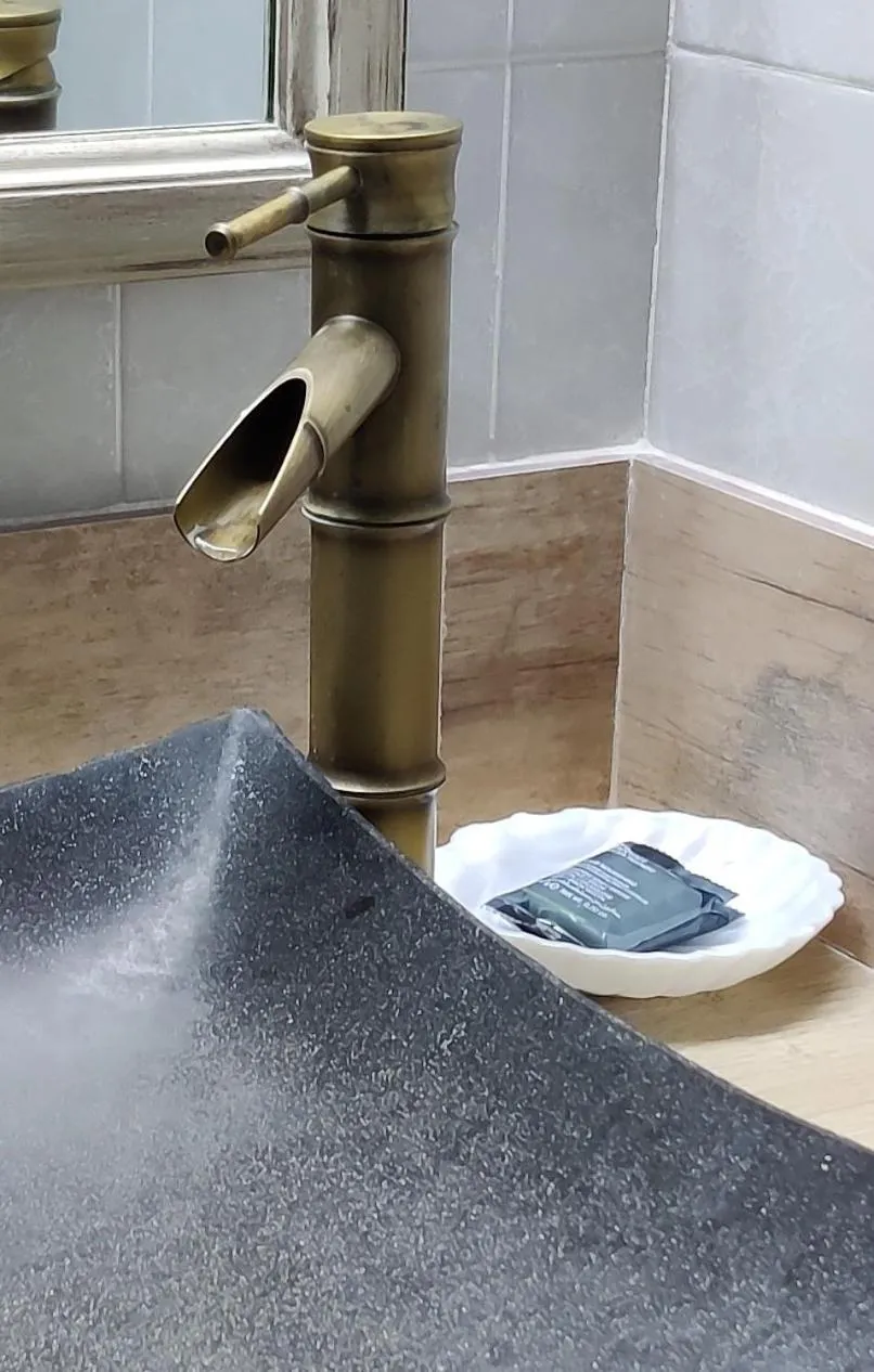 Bathroom in Athénopolis