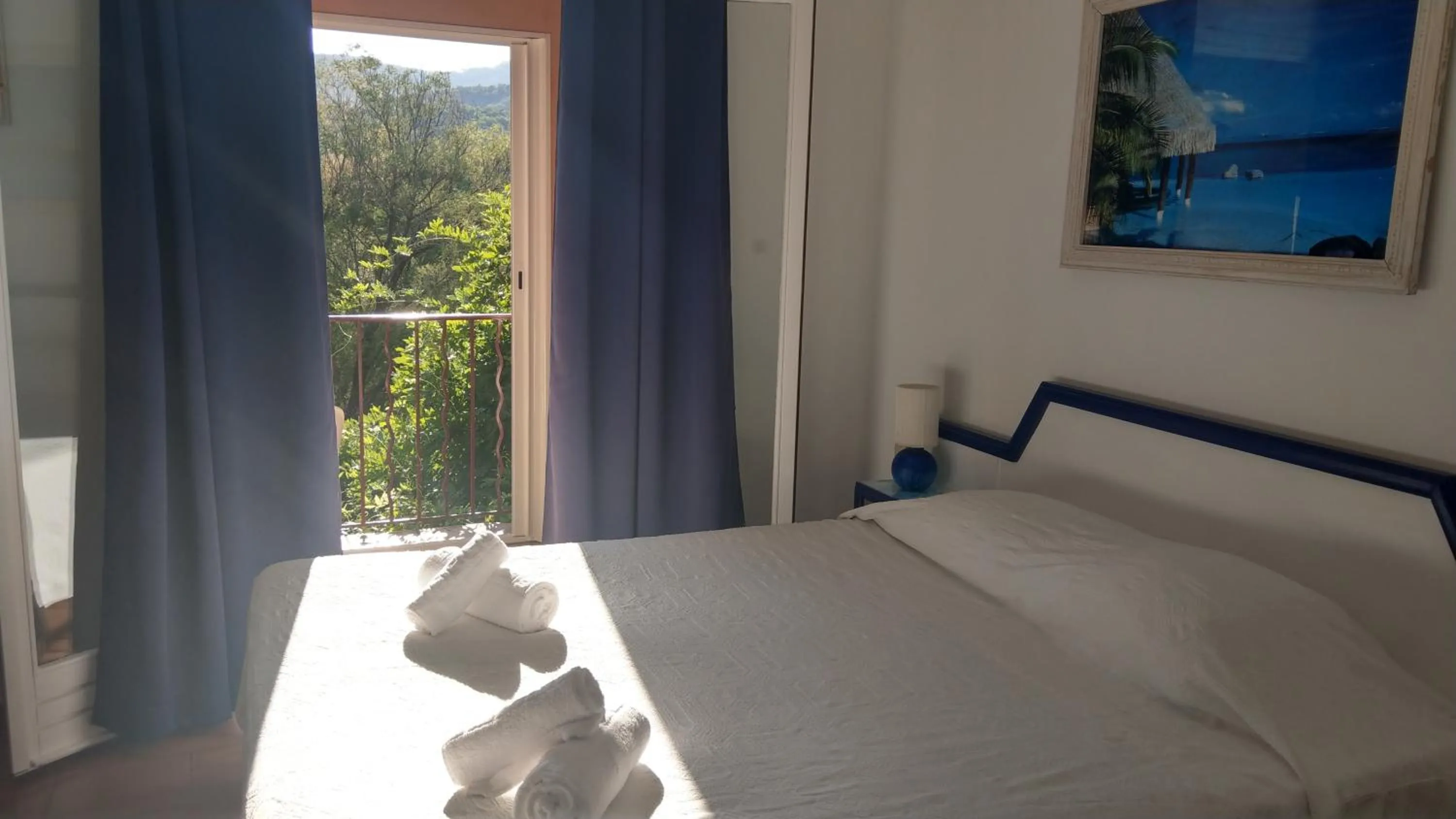 Bedroom in Athénopolis