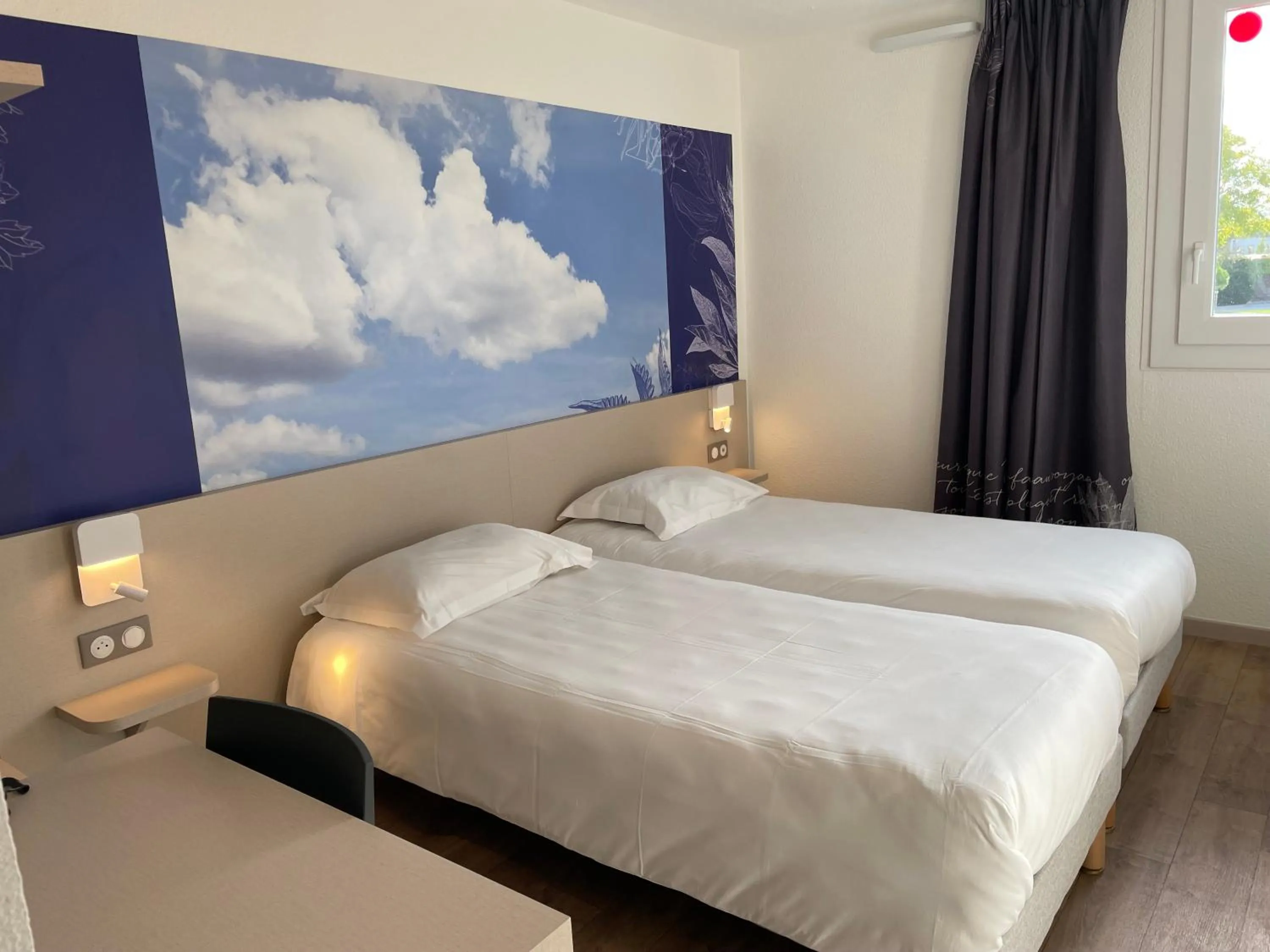 Bedroom, Bed in Kyriad Direct - Bourg les Valence