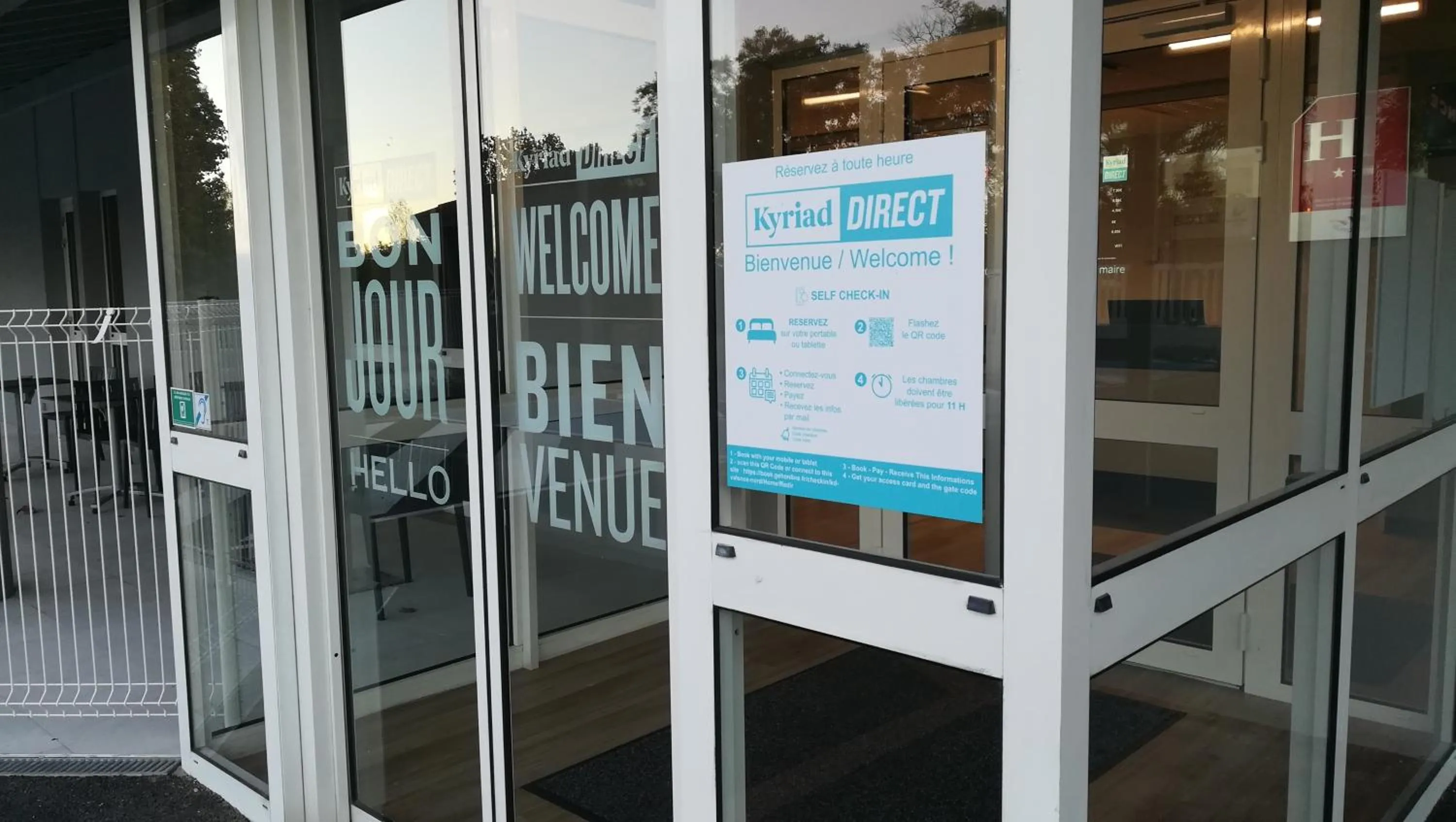 Facade/entrance in Kyriad Direct - Bourg les Valence