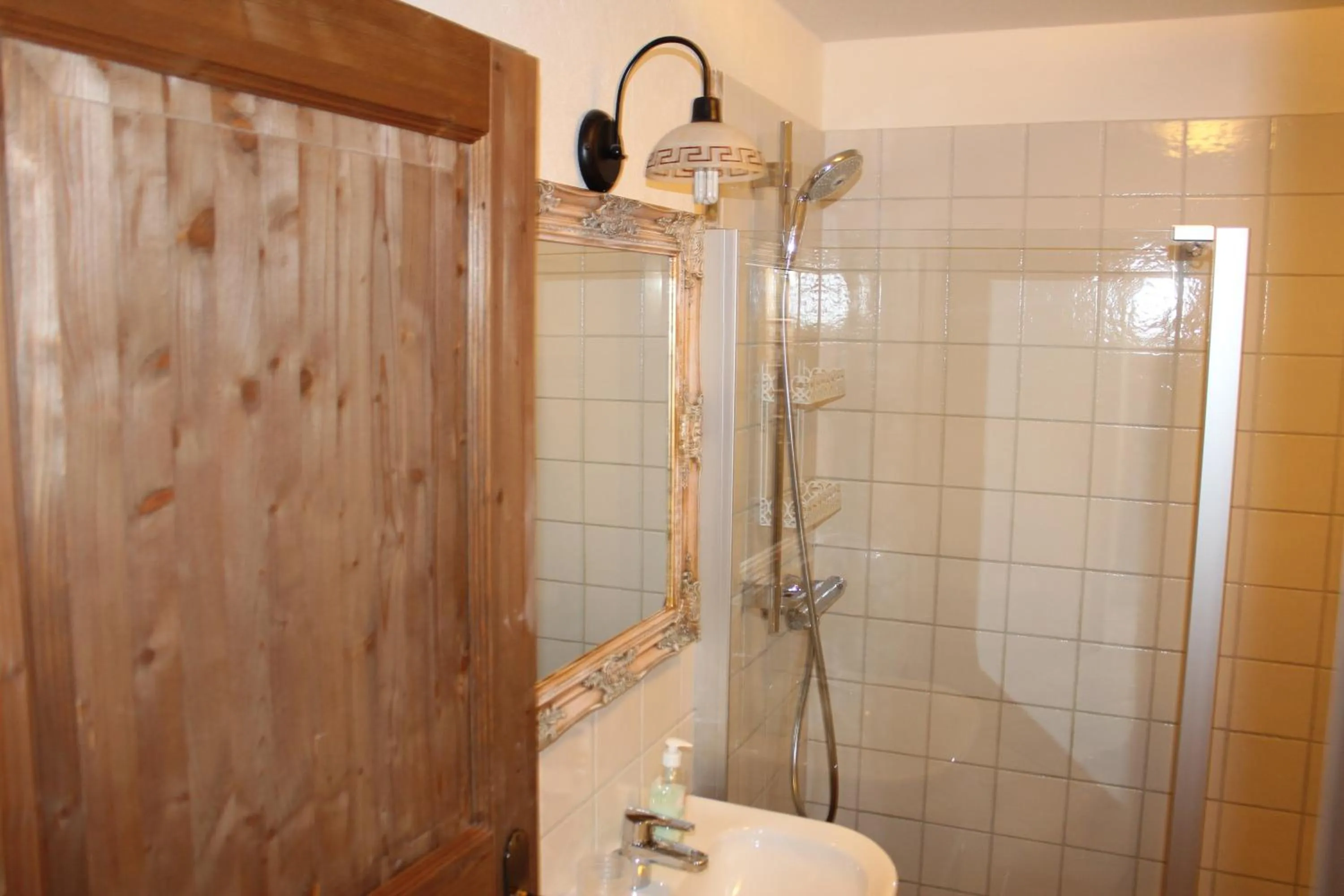Bathroom in Pension Vanii, Apartments