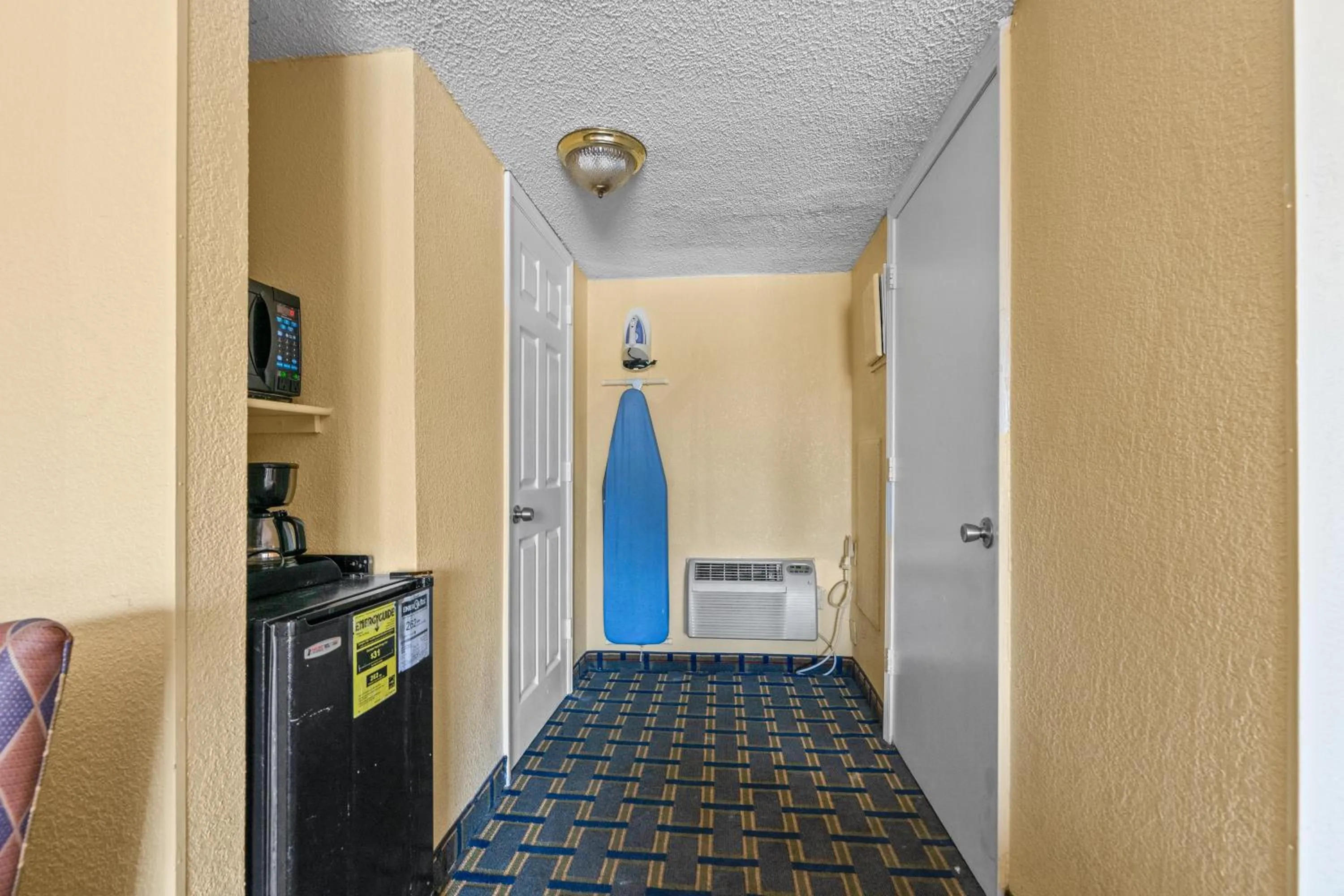 oven in Days Inn by Wyndham Myrtle Beach-Grand Strand