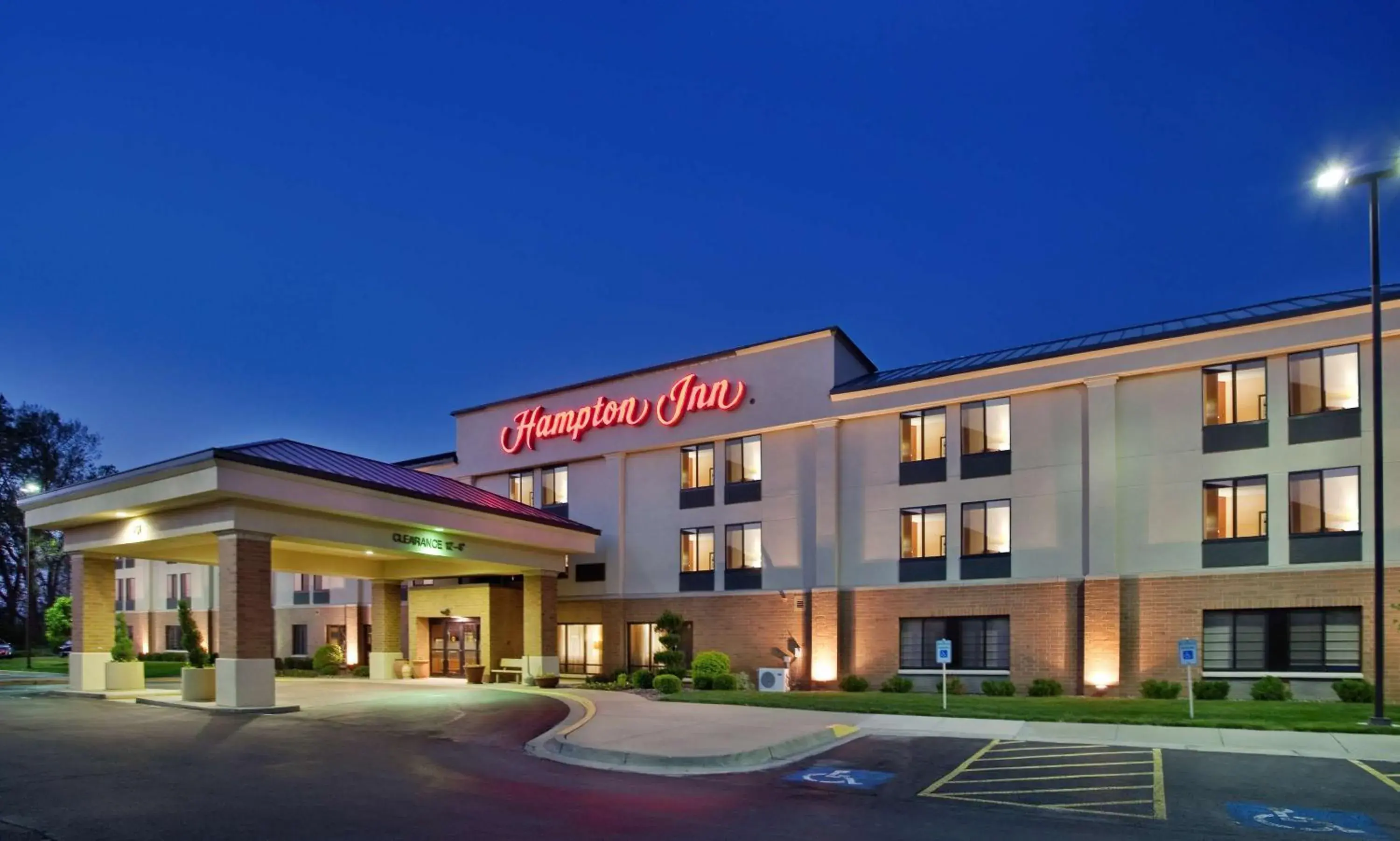 Property building in Hampton Inn Kansas City-Lee's Summit Property building in Hampton Inn Kansas City-Lee's Summit