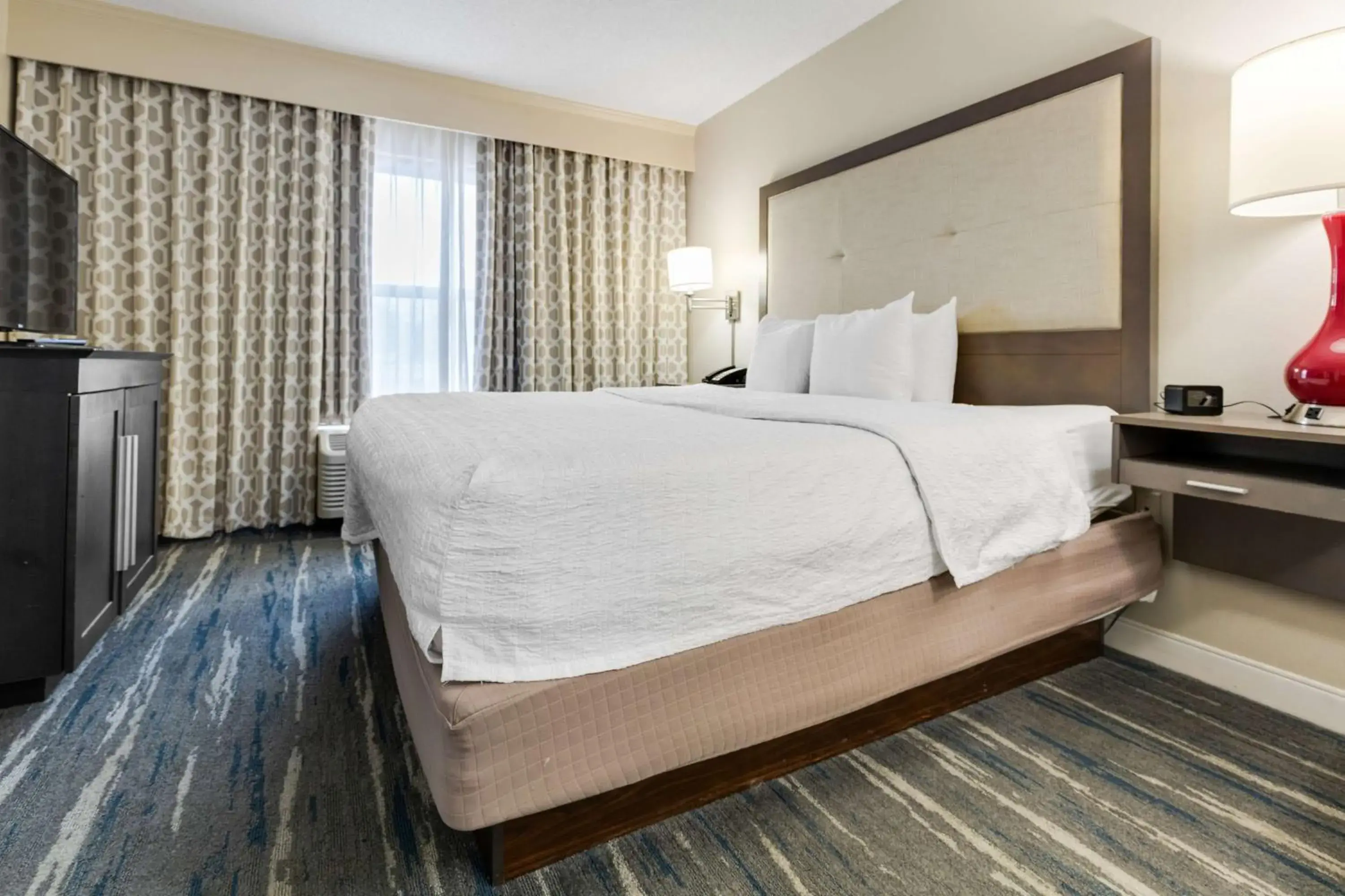 Bed in Hampton Inn & Suites Memphis-Wolfchase Galleria Bed in Hampton Inn & Suites Memphis-Wolfchase Galleria