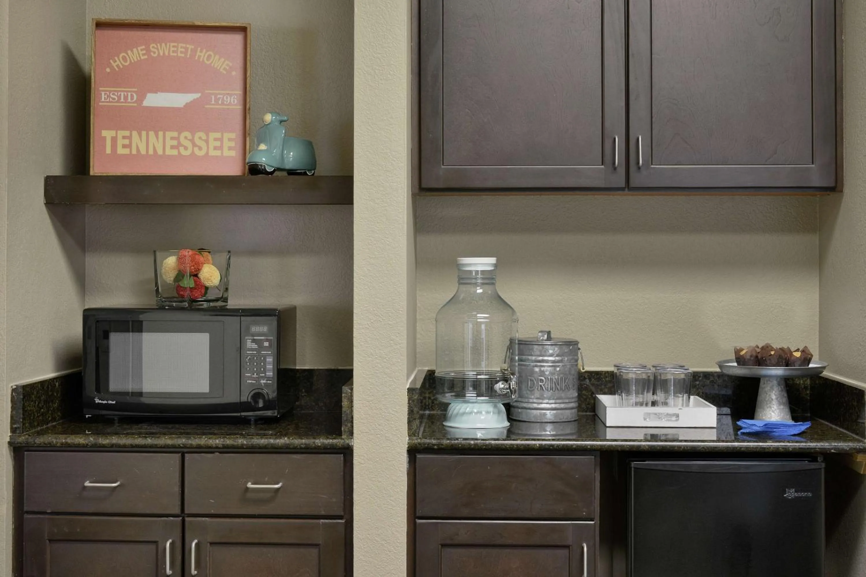 Kitchen or kitchenette in Hampton Inn Memphis/Collierville