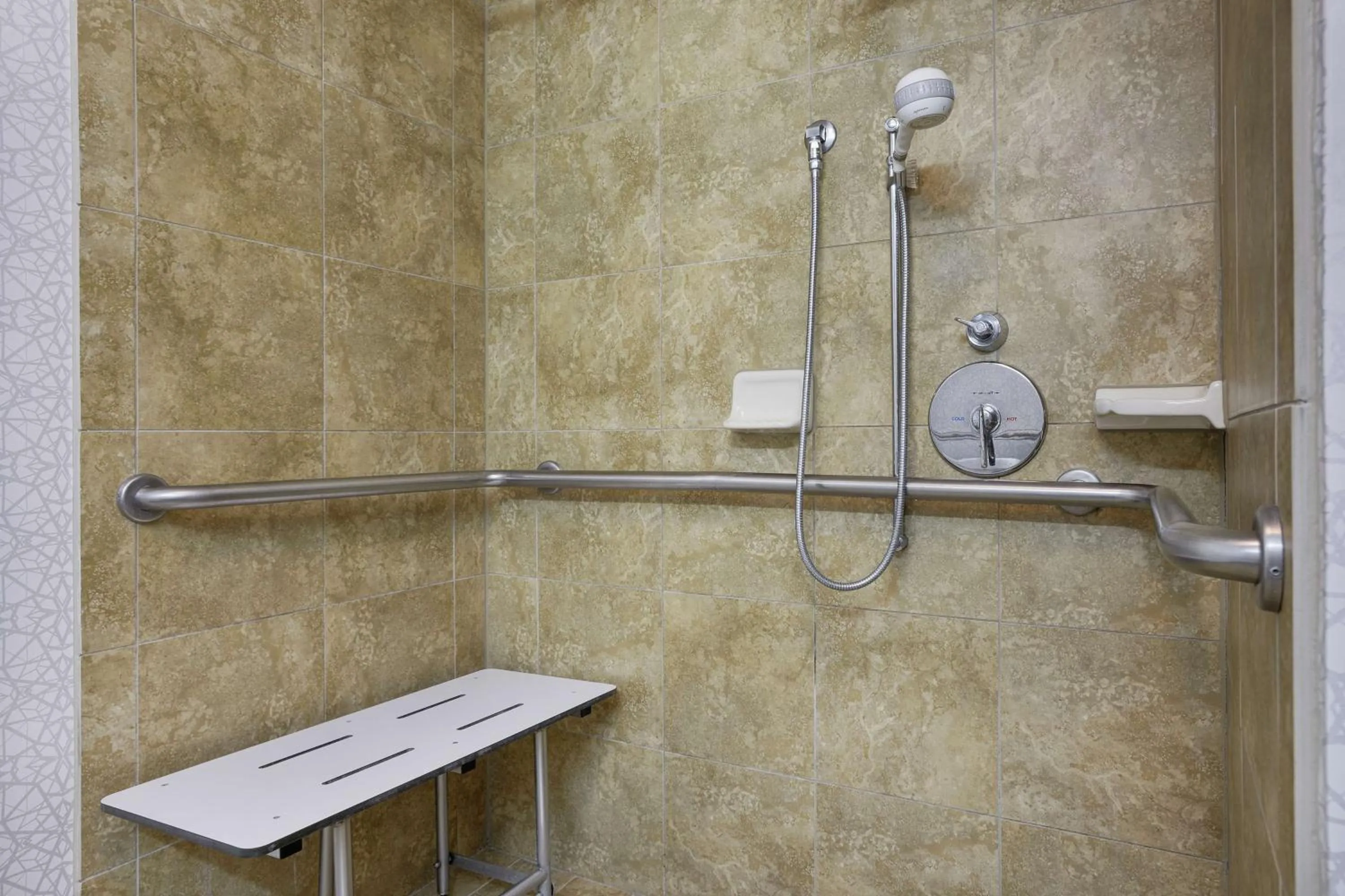 Bathroom in Hampton Inn Memphis/Collierville