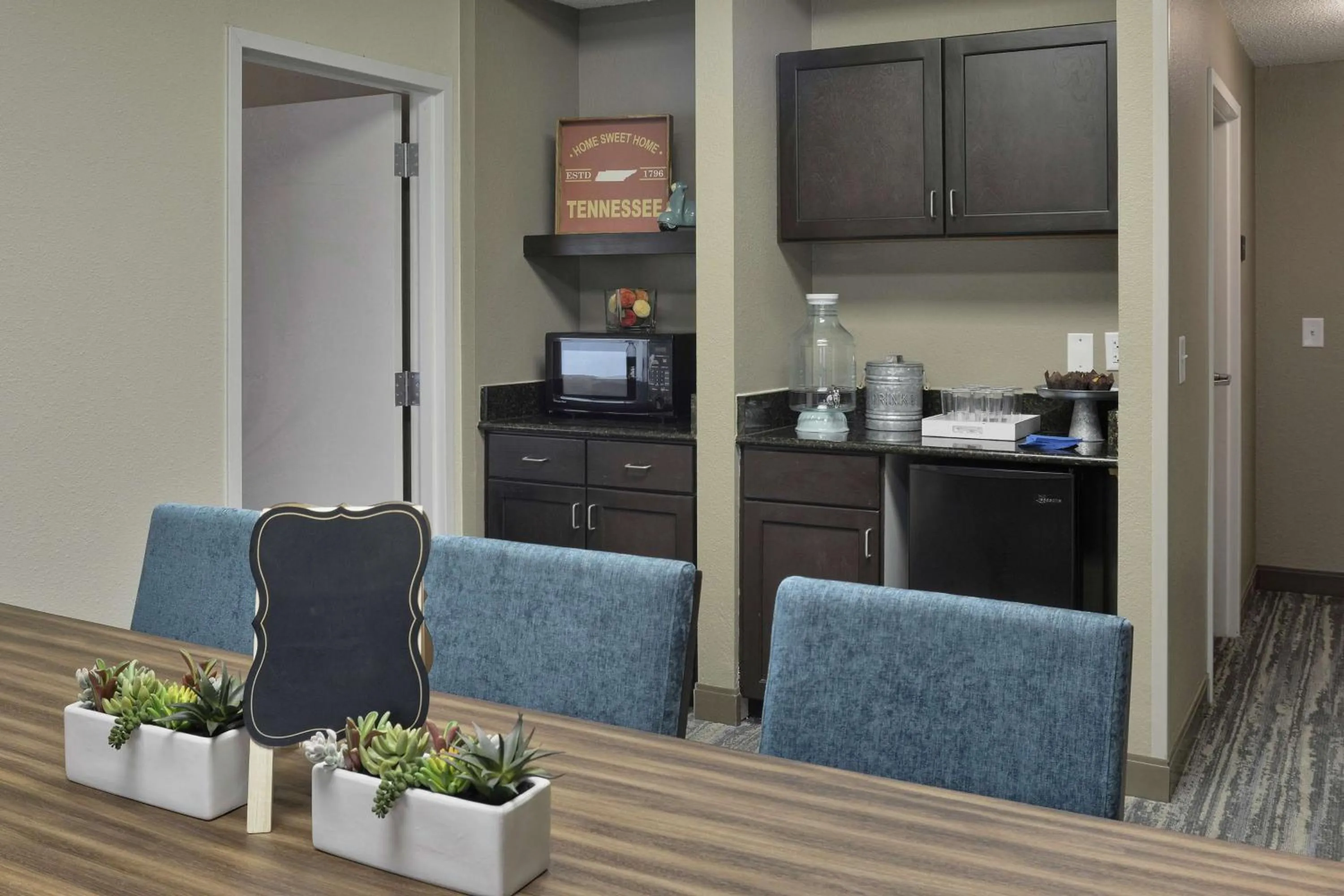 Kitchen or kitchenette in Hampton Inn Memphis/Collierville