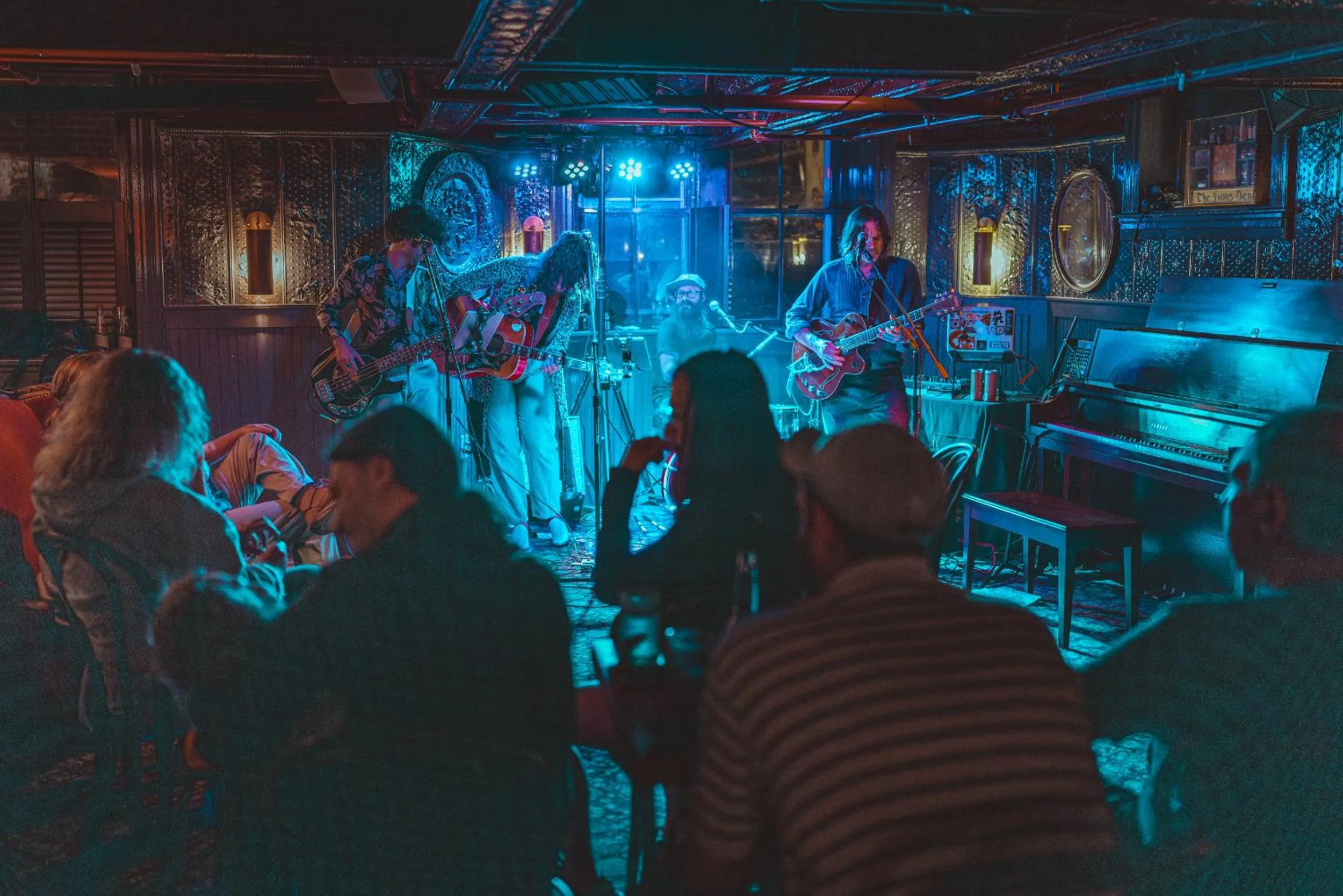 Evening entertainment in The Red Lion Inn