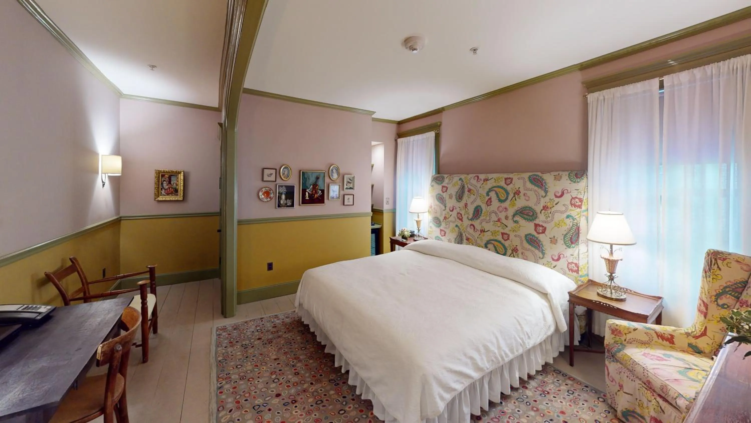 King Maple Glen Room in The Red Lion Inn