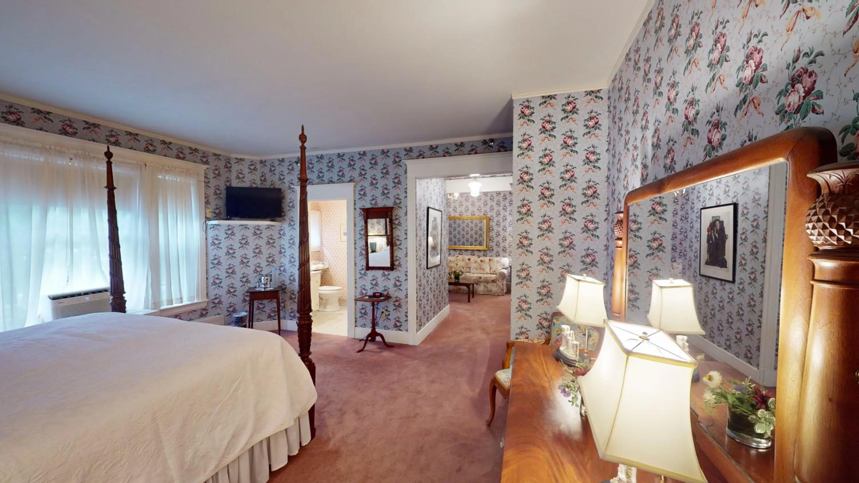 King Suite in The Red Lion Inn