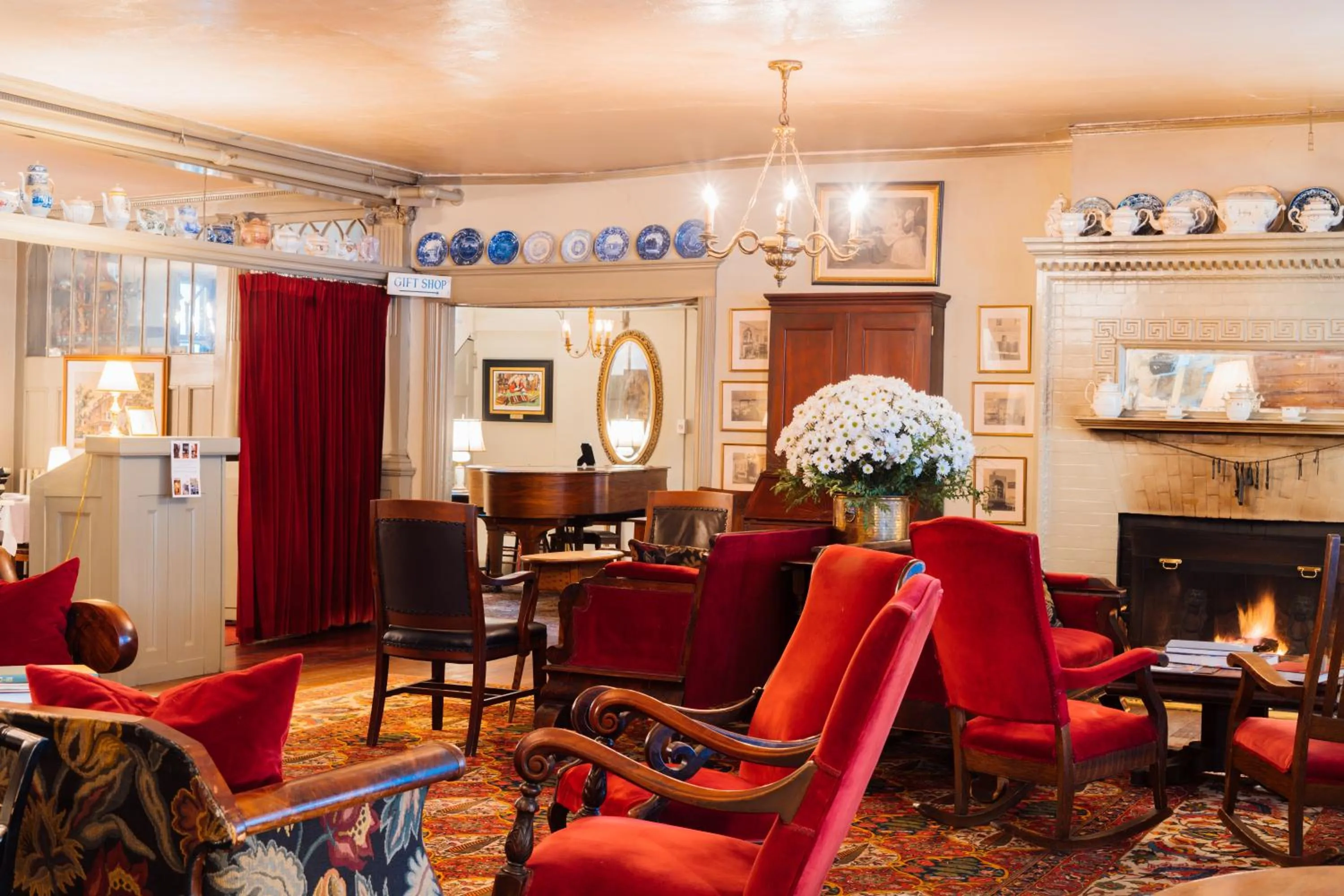 Lobby or reception in The Red Lion Inn