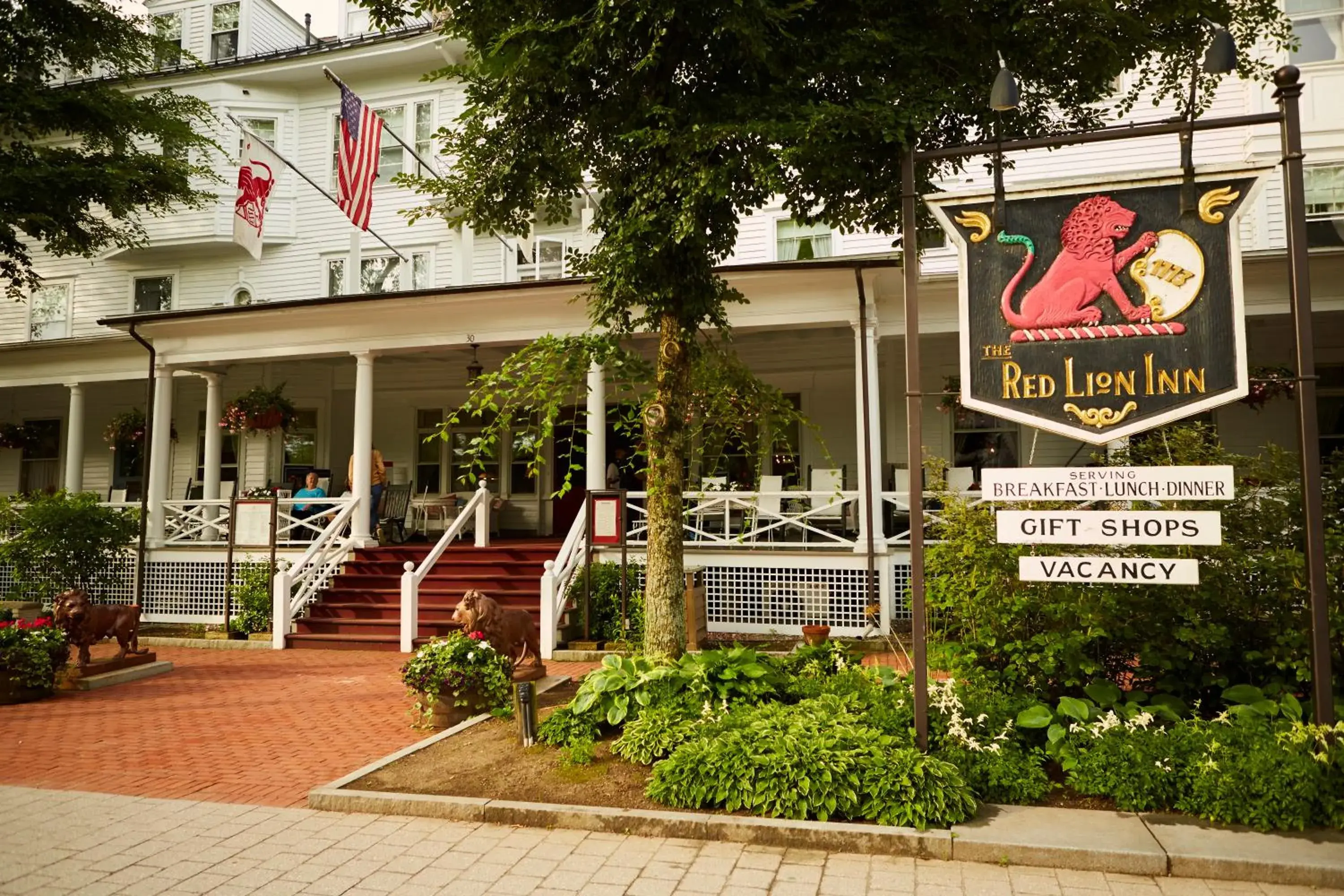 Property building in The Red Lion Inn Property building in The Red Lion Inn