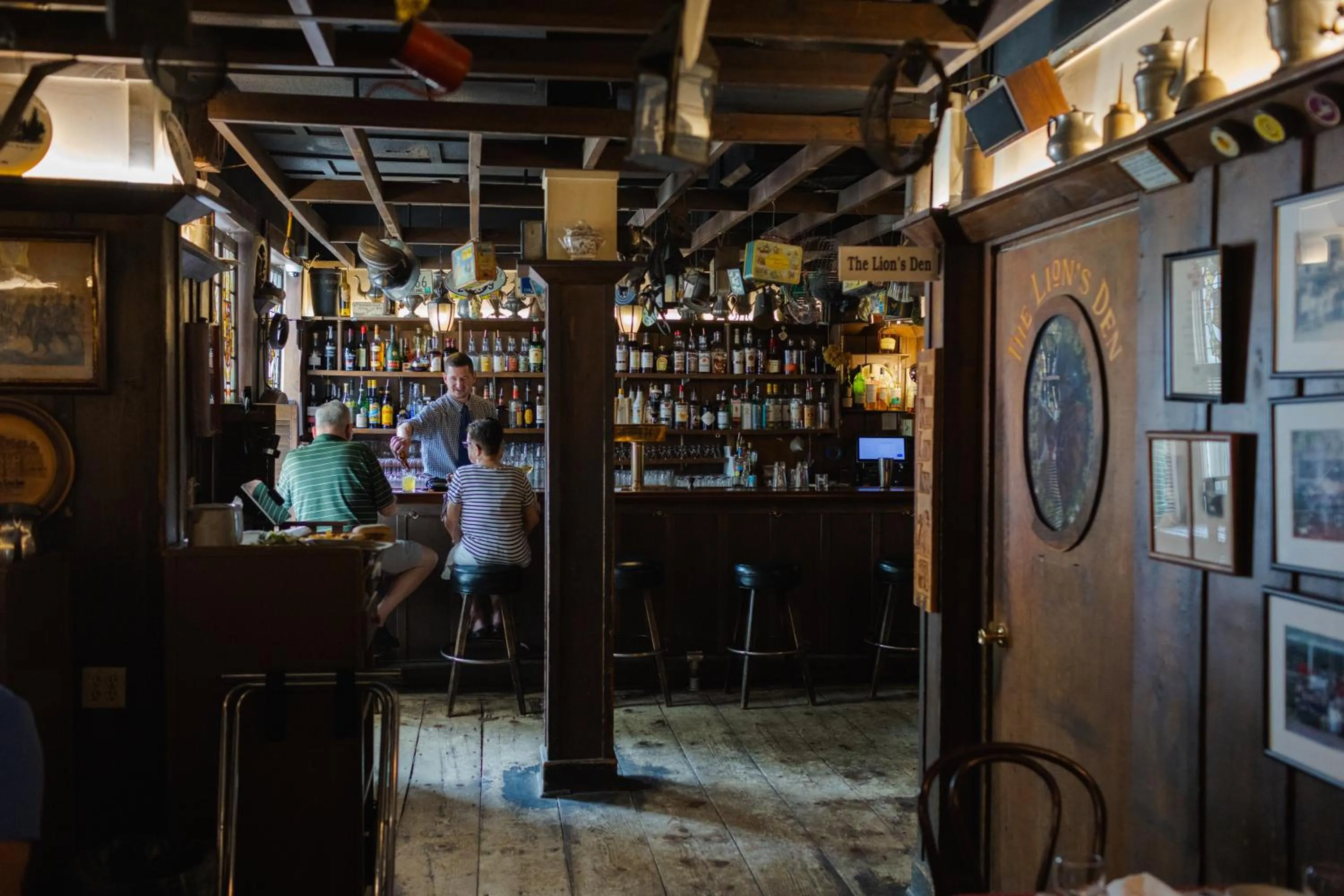 Lounge or bar in The Red Lion Inn
