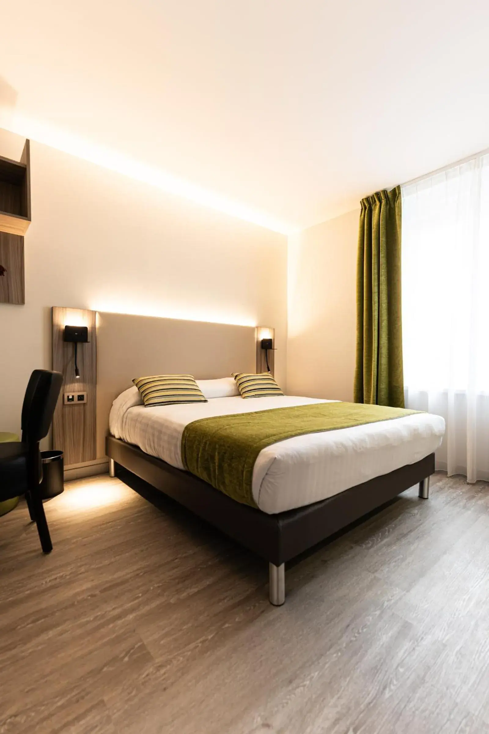 Double Room - Disability Access in Hotel Cheval De Bronze Double Room - Disability Access in Hotel Cheval De Bronze