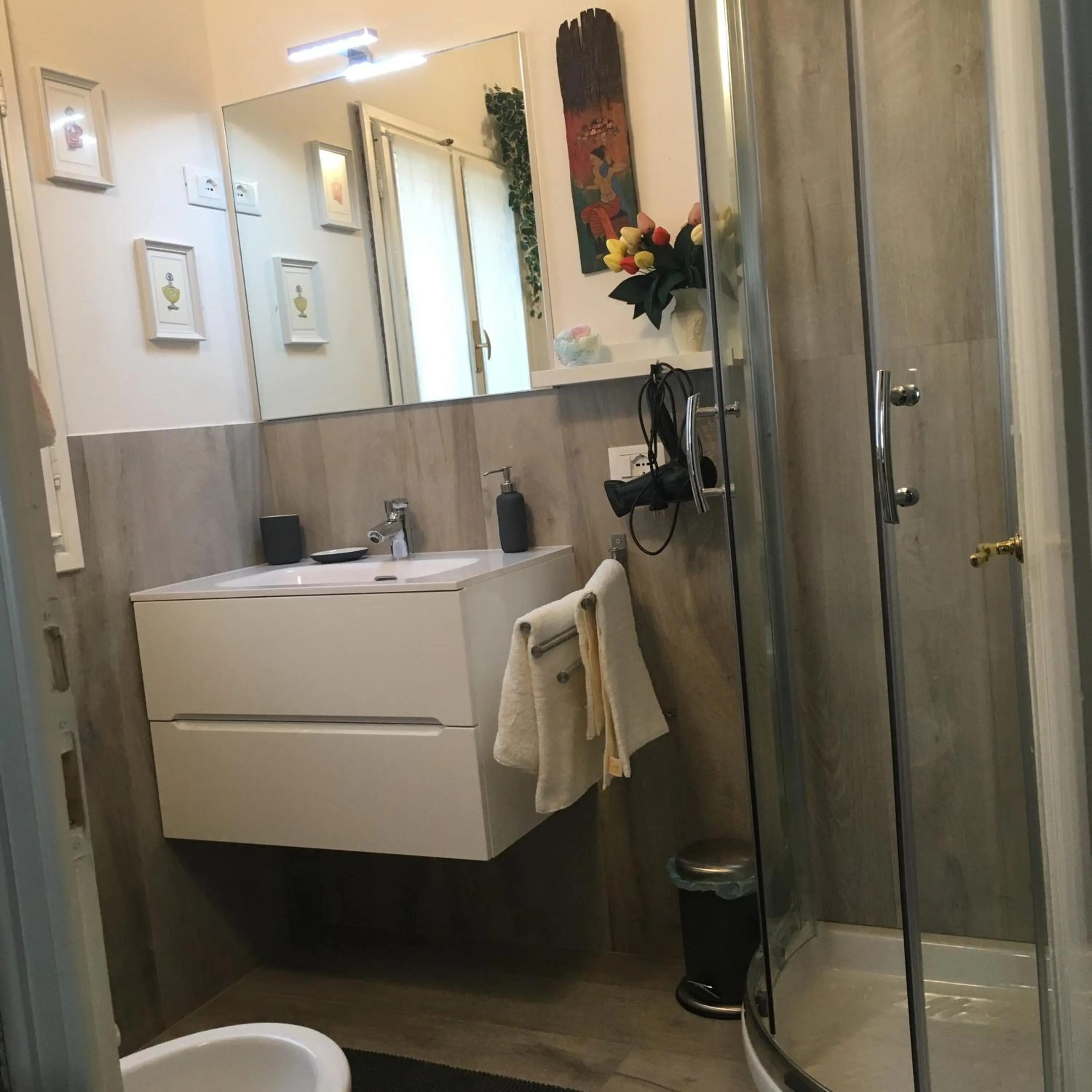Shower in Conte Canacci