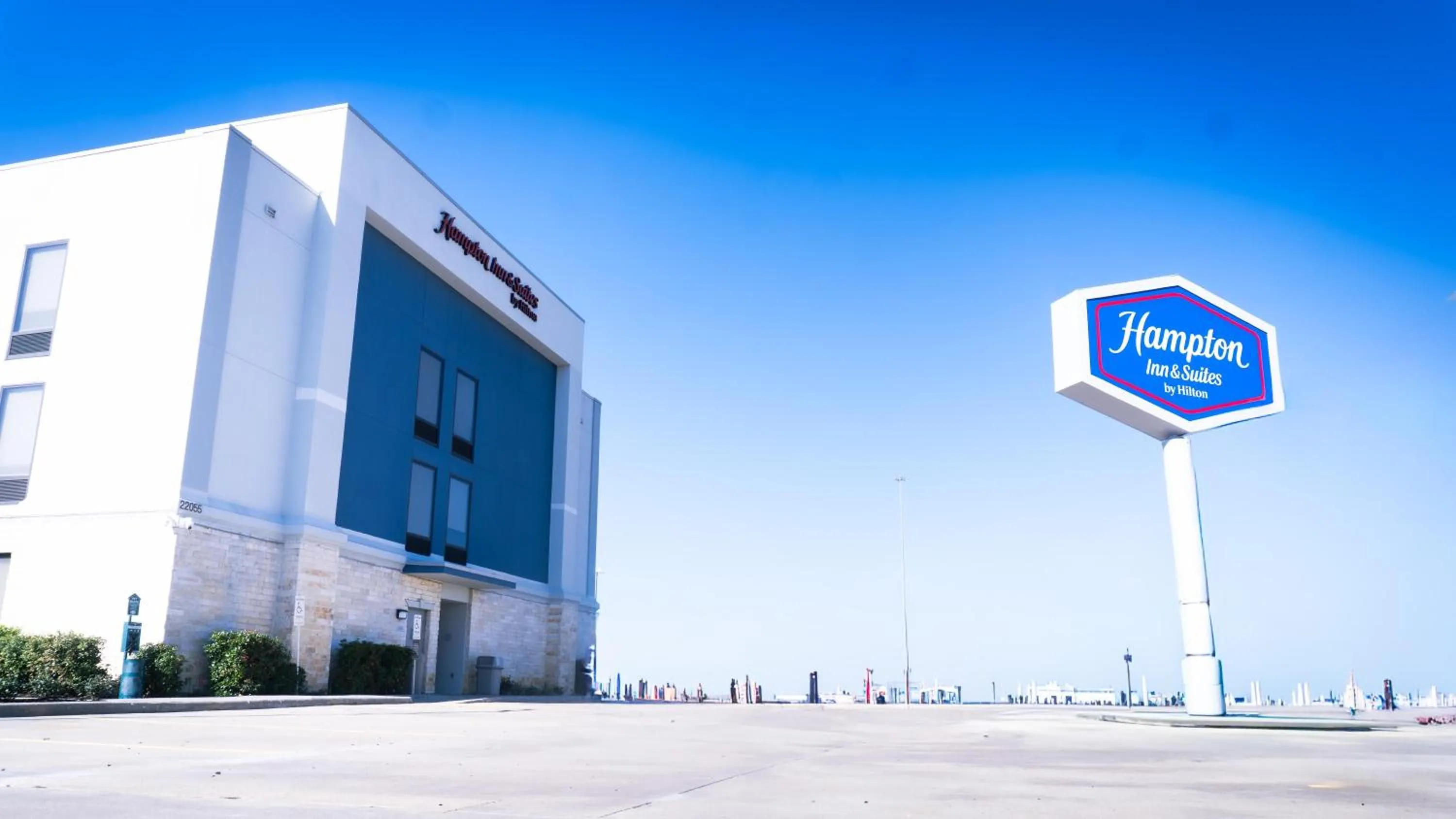 Property building in Hampton Inn and Suites Houston-Katy