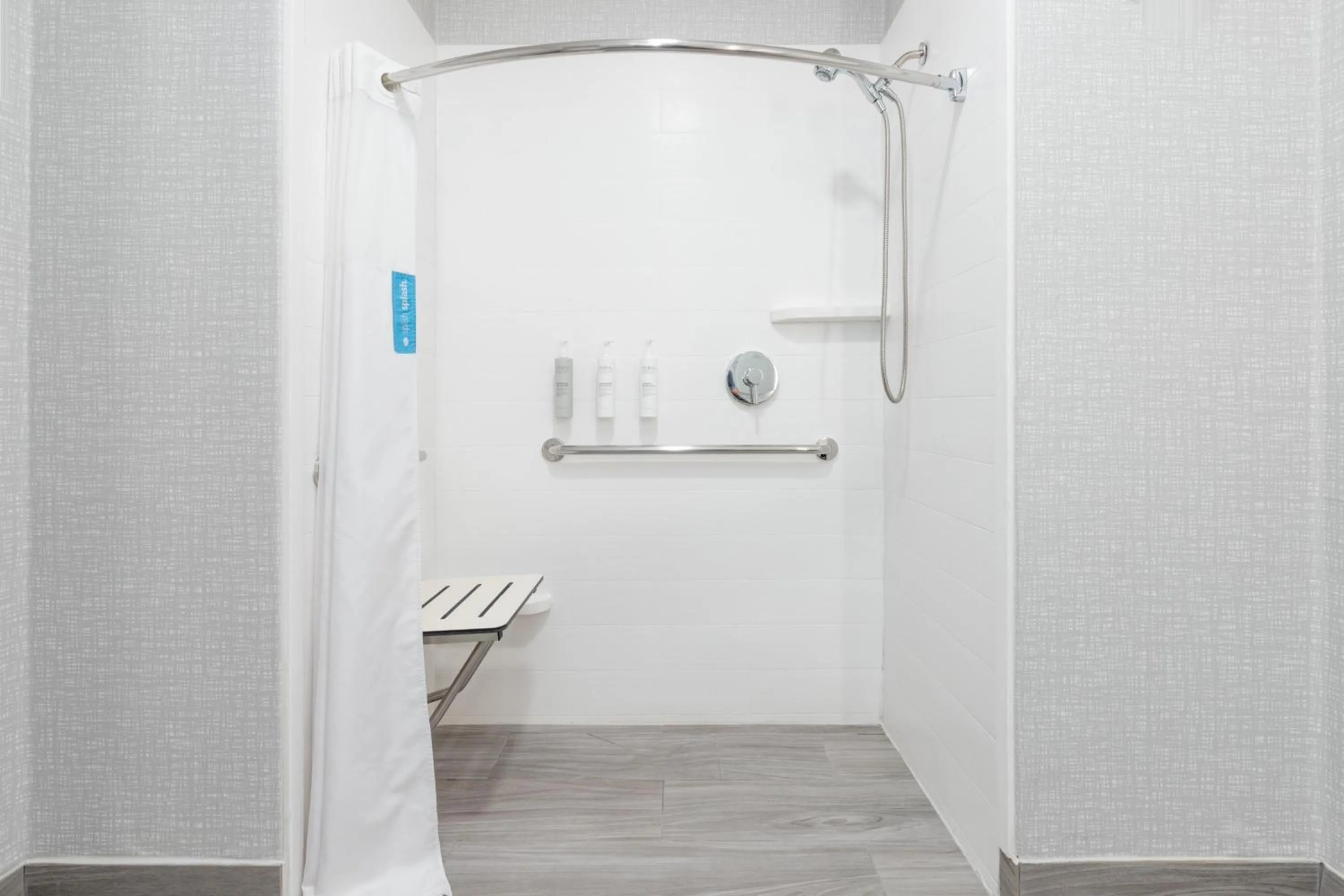 Bathroom in Hampton Inn Houston-Deer Park Ship Area