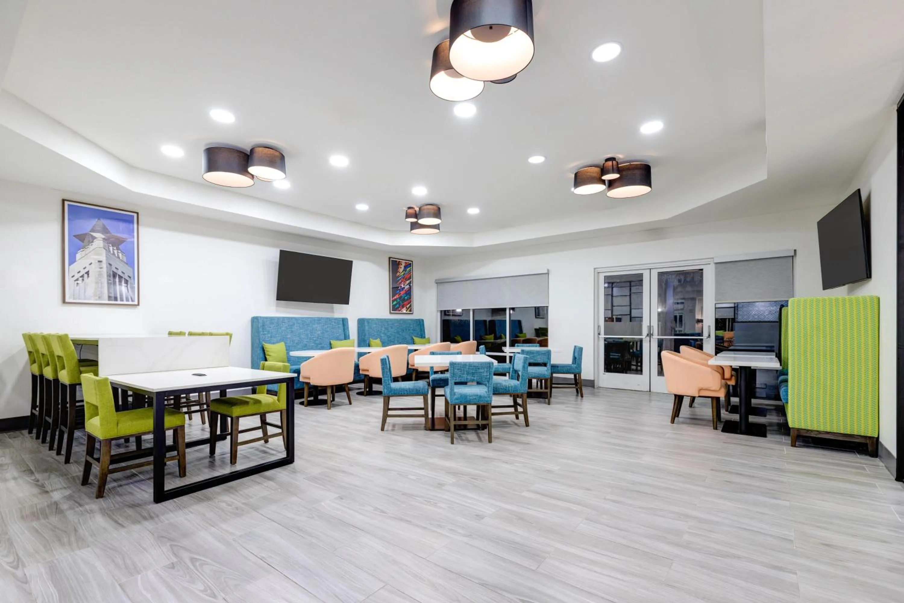 Dining area in Hampton Inn Houston-Deer Park Ship Area