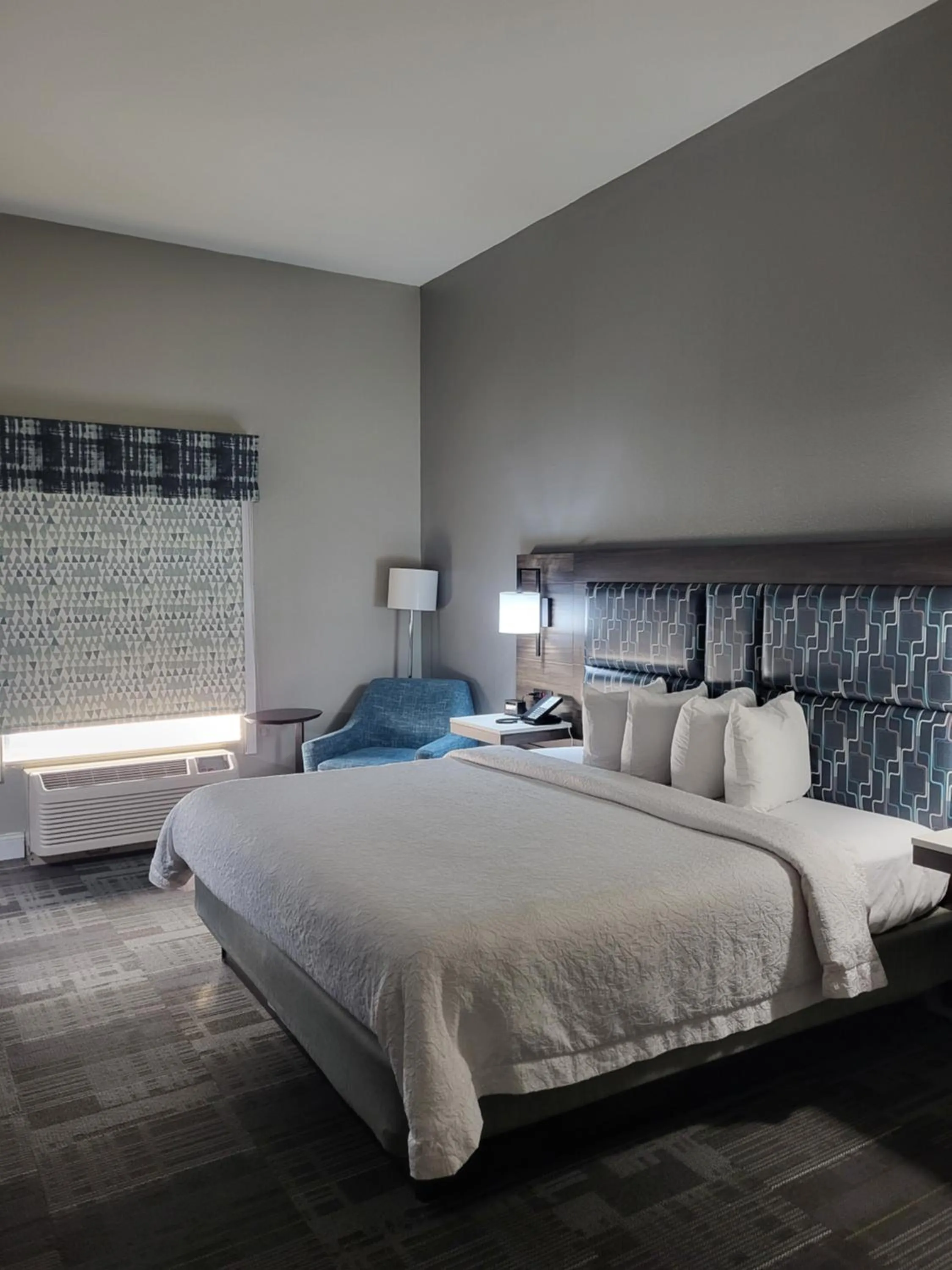 Bed in Hampton Inn Houston-Deer Park Ship Area