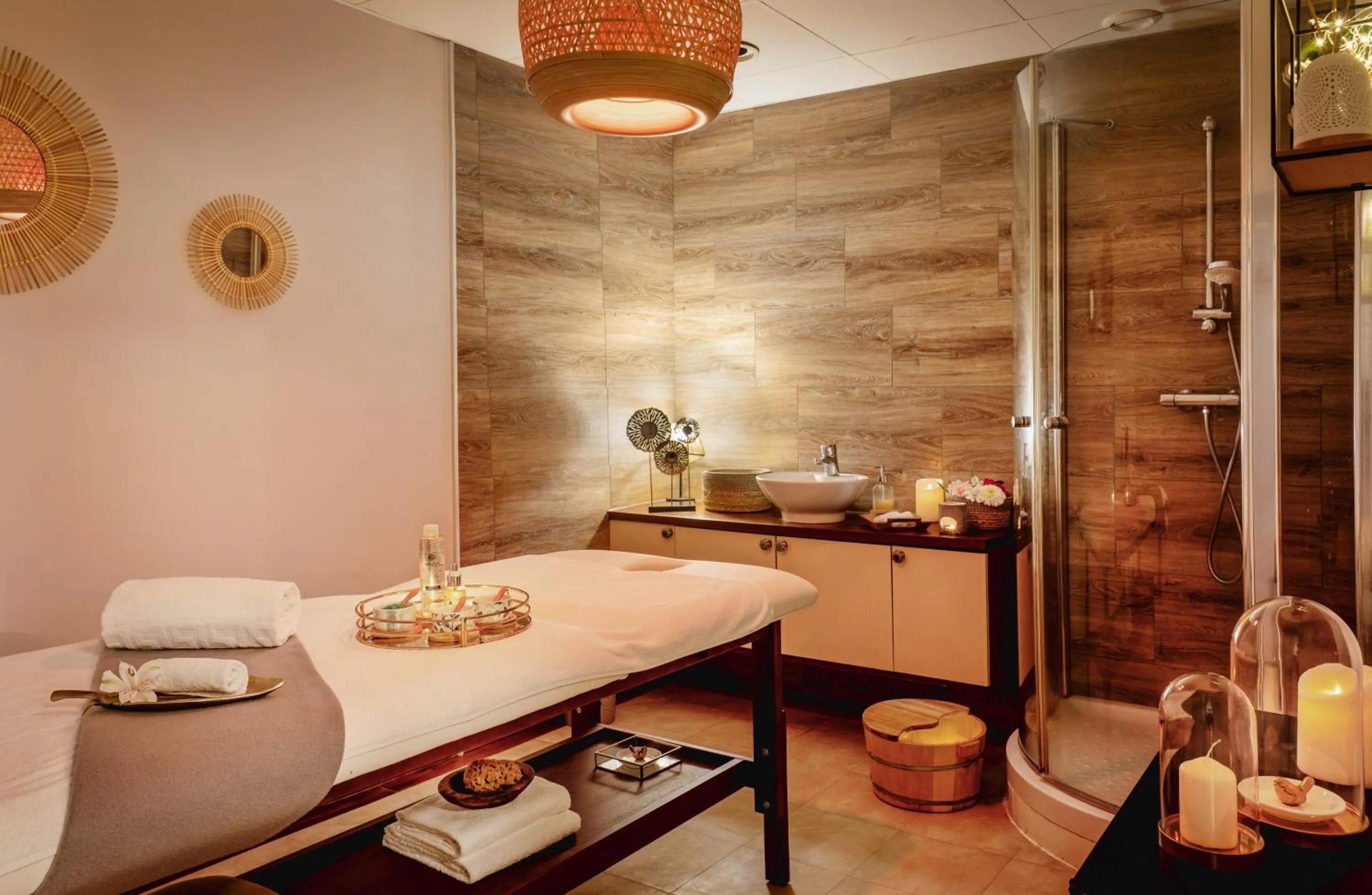 Massage in Hôtel la Baie Valdys Resort & SPA