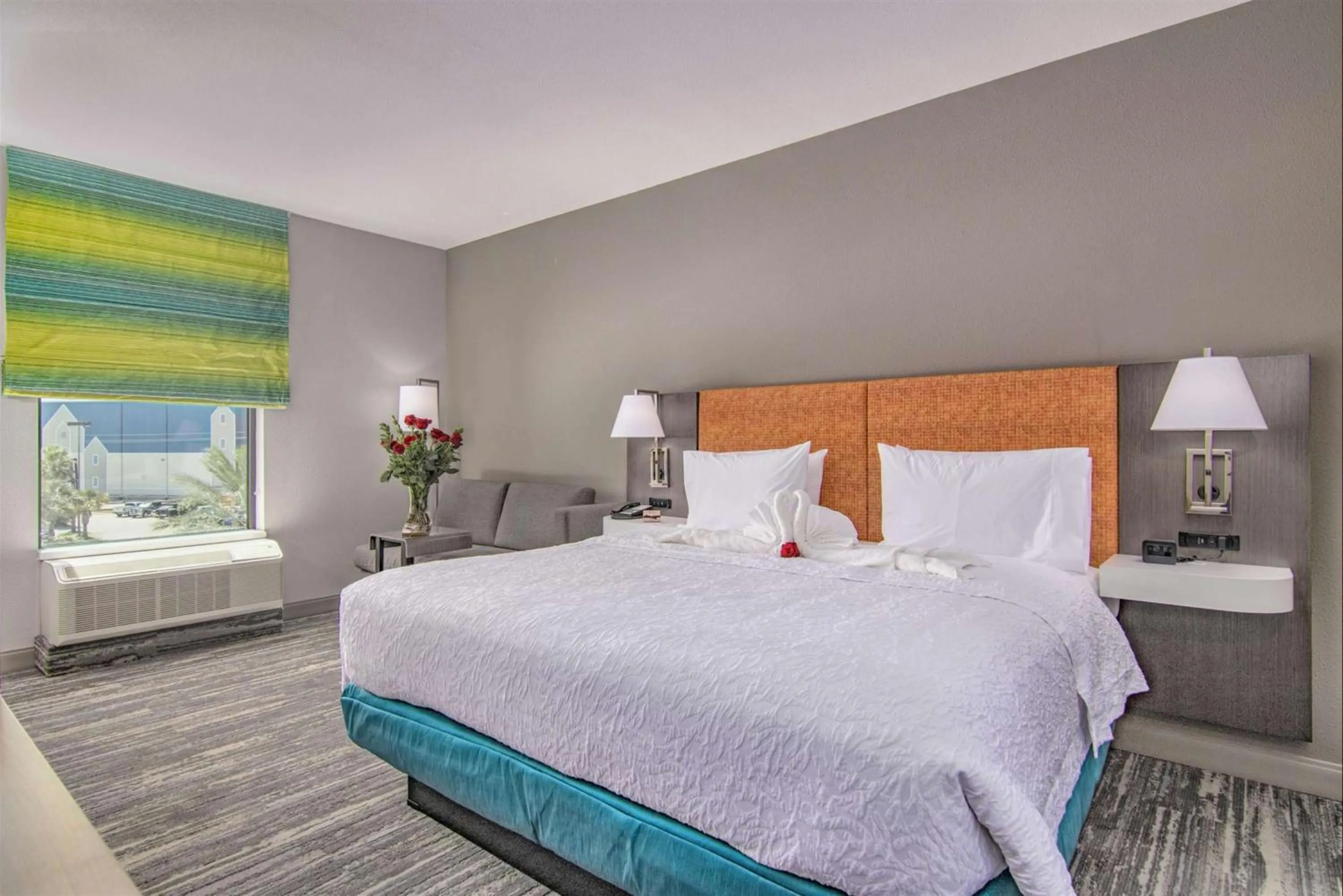 Bed in Hampton Inn Houston NASA-Johnson Space Center