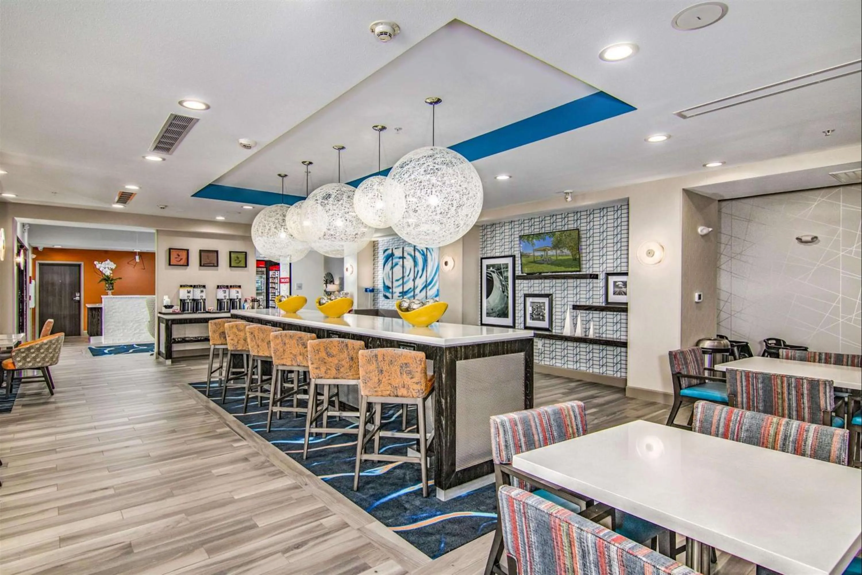 Lobby or reception in Hampton Inn Houston NASA-Johnson Space Center