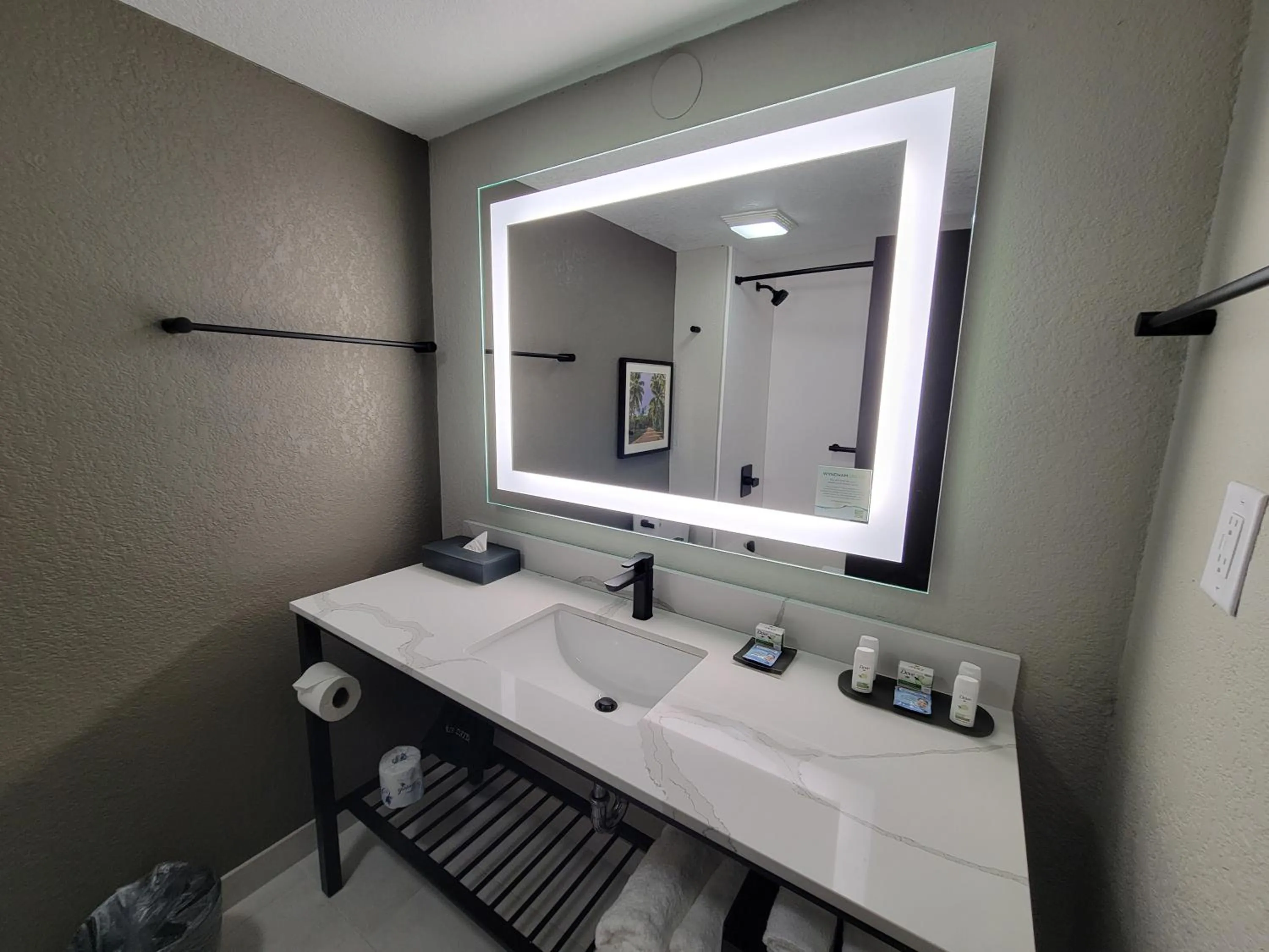 Bathroom in La Quinta Inn by Wyndham Orlando International Drive North