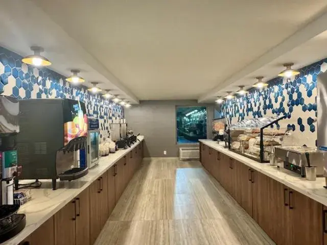 Breakfast in La Quinta Inn by Wyndham Orlando International Drive North Breakfast in La Quinta Inn by Wyndham Orlando International Drive North