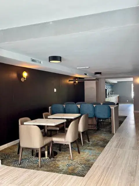 Restaurant/places to eat in La Quinta Inn by Wyndham Orlando International Drive North Restaurant/places to eat in La Quinta Inn by Wyndham Orlando International Drive North