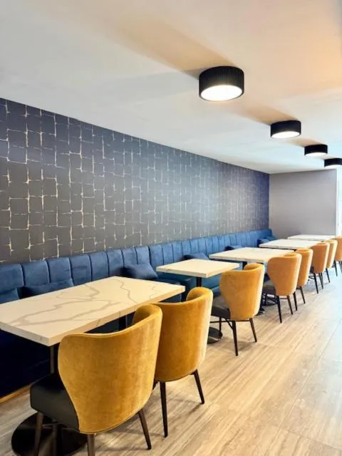 Restaurant/places to eat in La Quinta Inn by Wyndham Orlando International Drive North