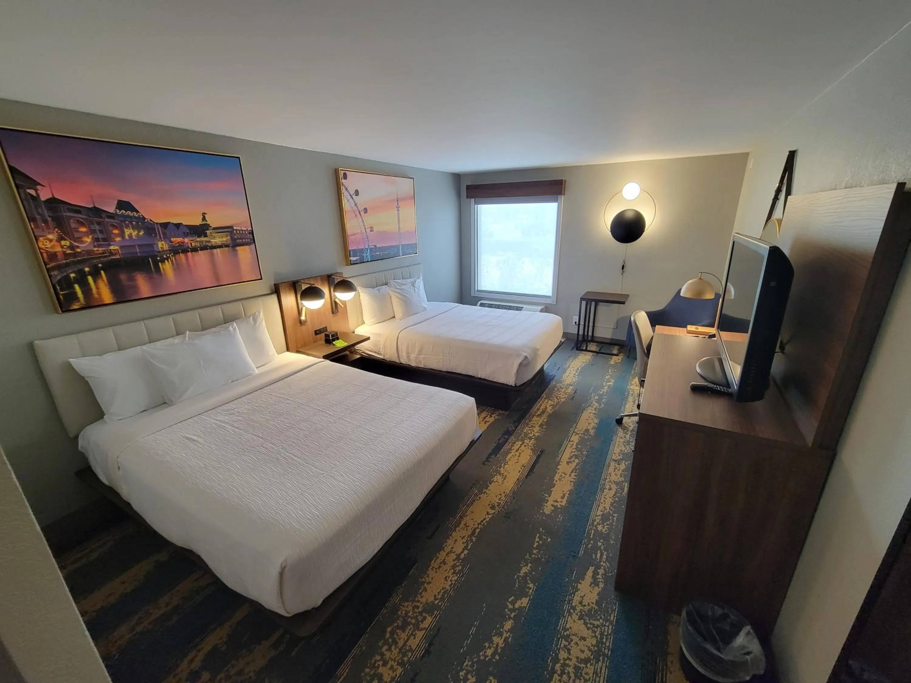 Bed in La Quinta Inn by Wyndham Orlando International Drive North