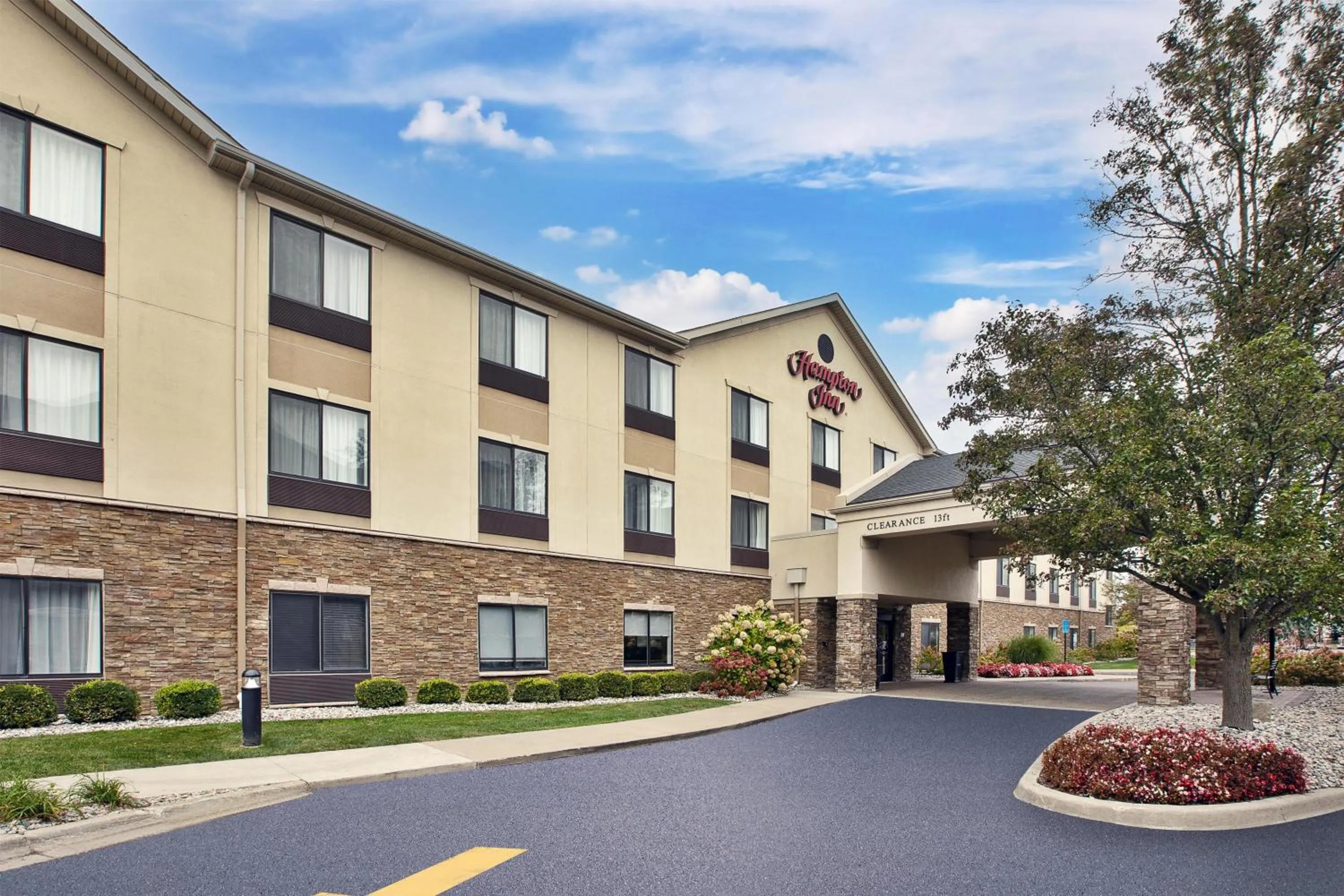 Property building in Hampton Inn Detroit/Belleville-Airport Area