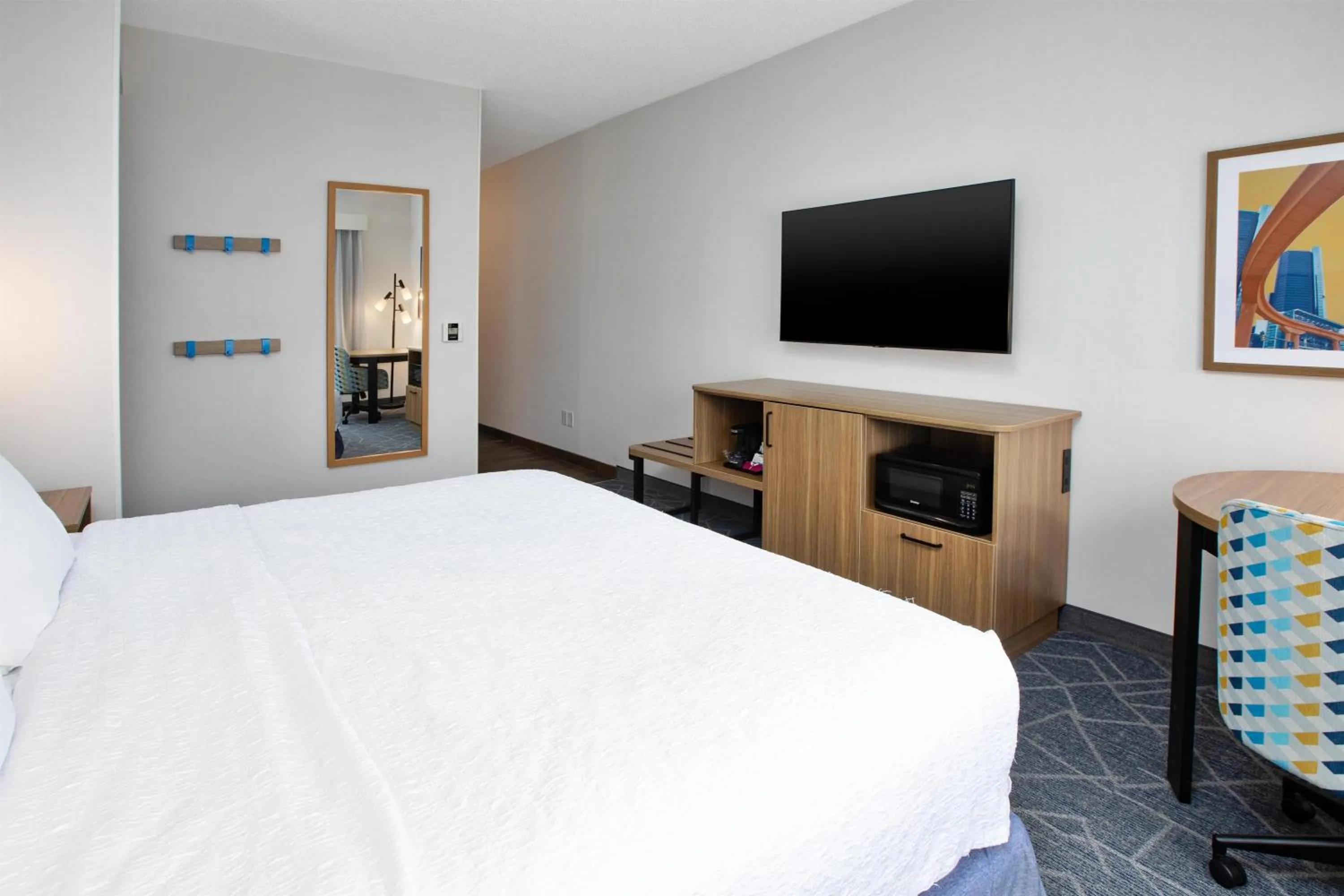 Bed in Hampton Inn Detroit/Belleville-Airport Area